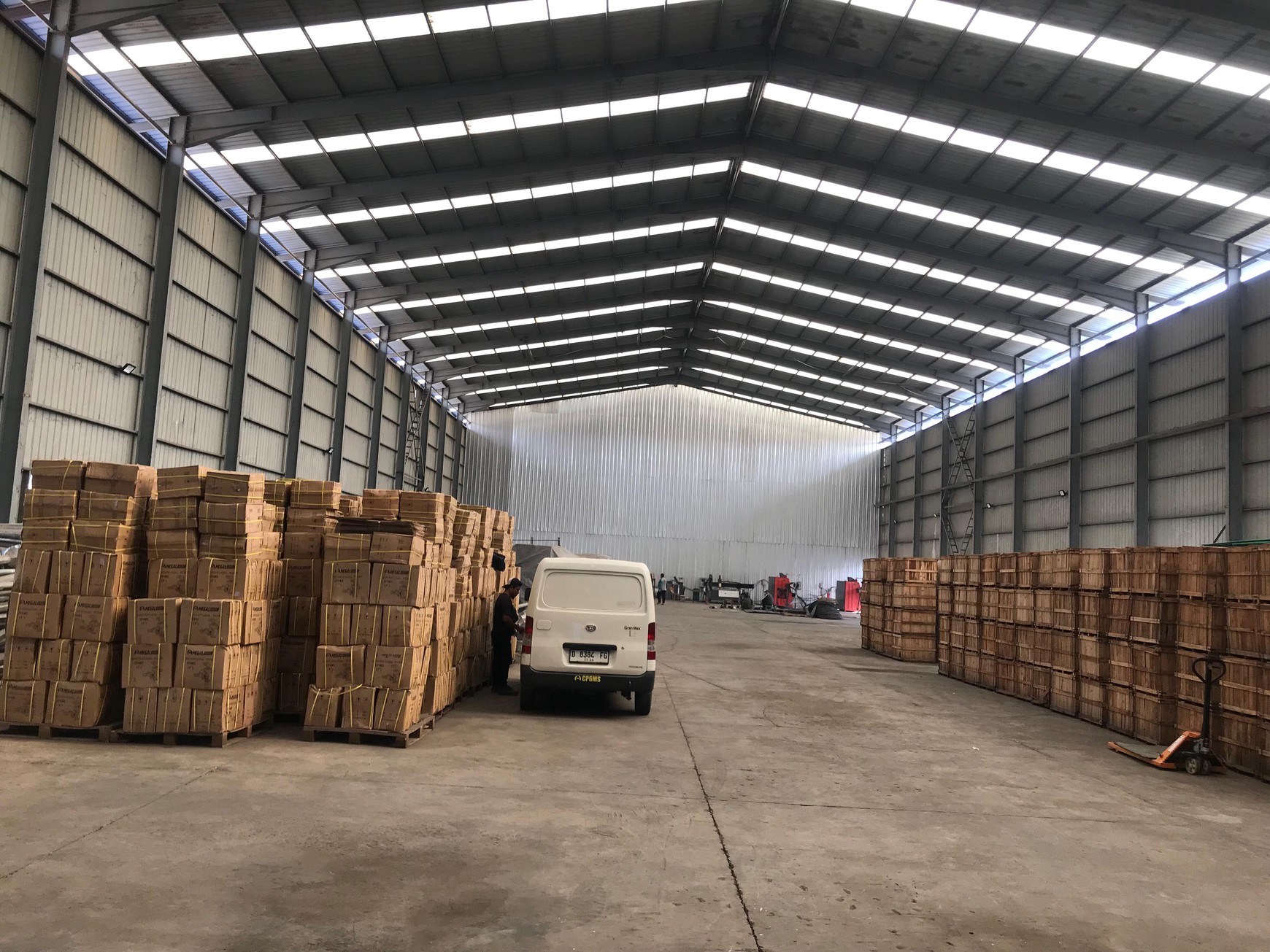 Gudang untuk usaha  Logistik atau Manufaktur, lokasi  strategis di kawasan Rest Area Jalan Tol Jakarta Cikampek KM19B,  Tambun Bekasi