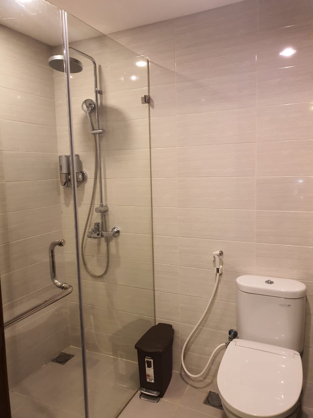 DIJUAL APARTMENT - T. Studio APARTEMEN KEMANG VILLAGE.