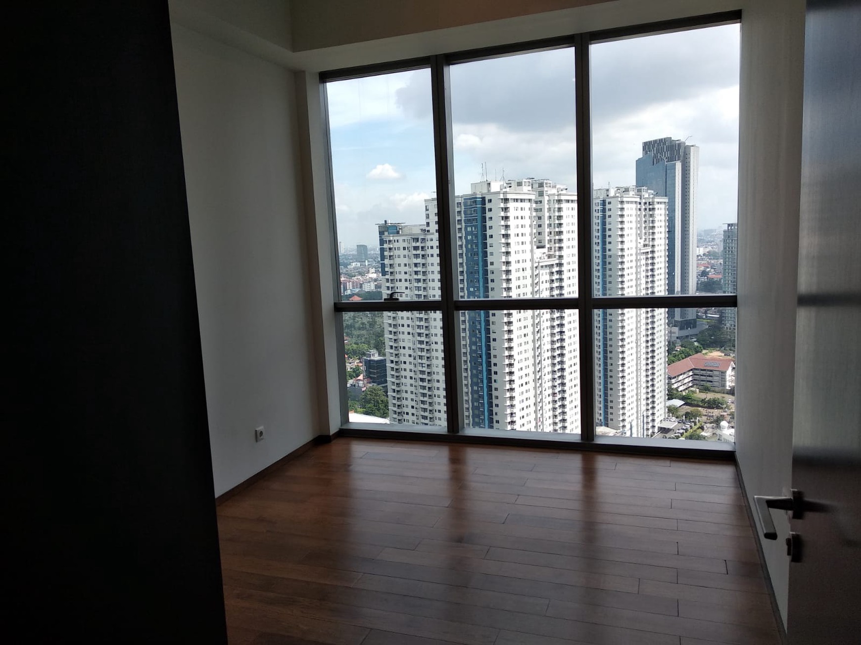Disewakan Apartemen Anandamaya Residences - Lantai 32, Luas 174 m Semi Furnished