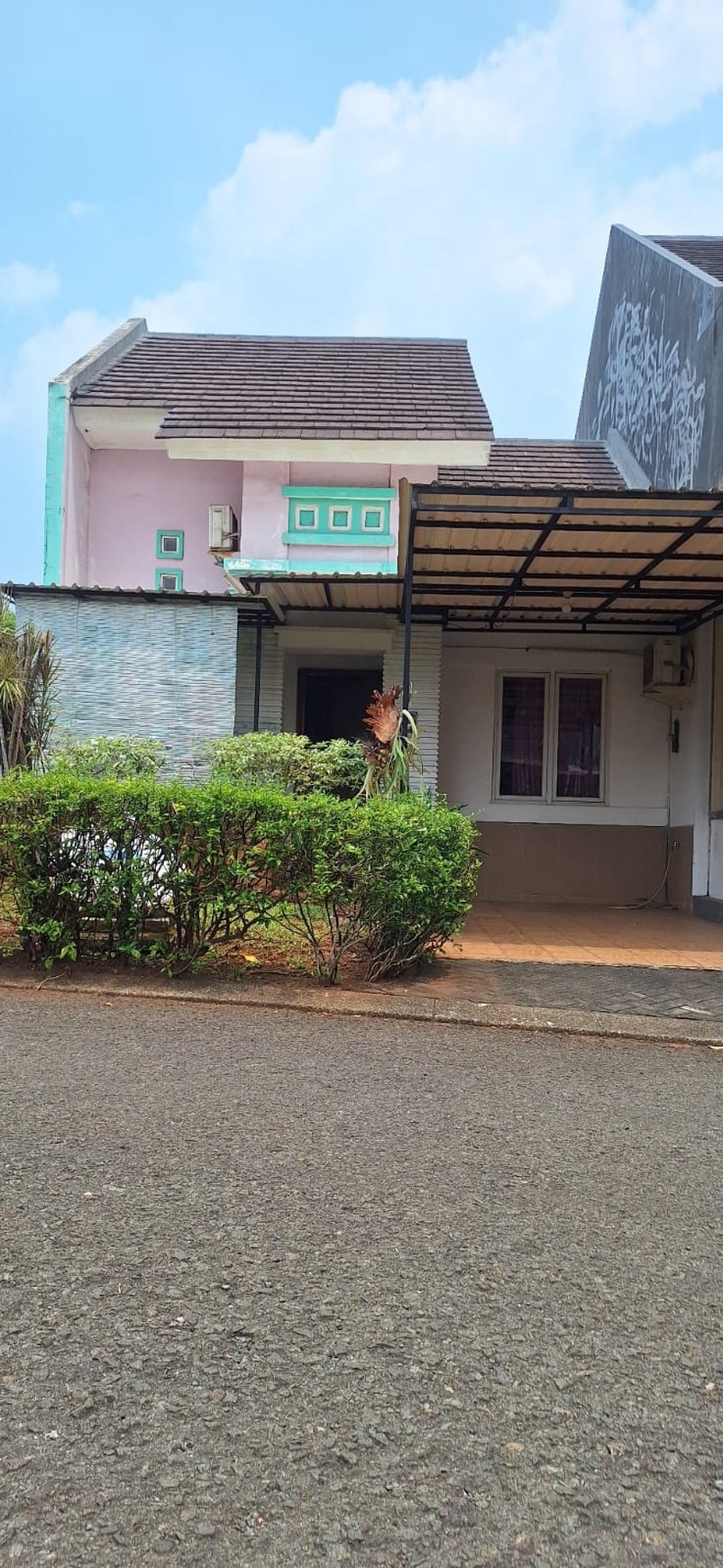 Rumah siap huni di Kota Wisata