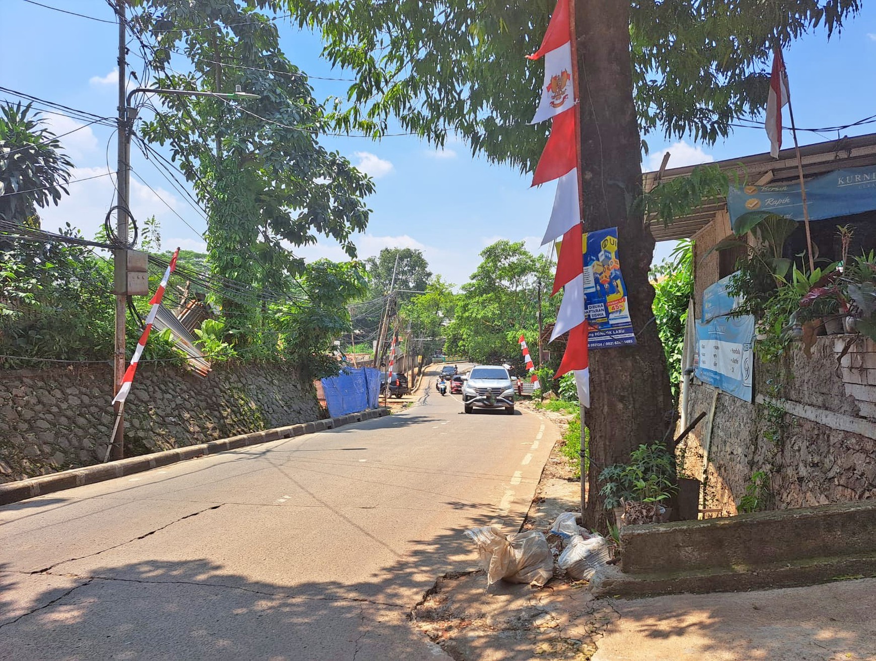 Rumah hitung Tanah Strategis di Karang Tengah, Lebak Bulus - Jakarta Selatan