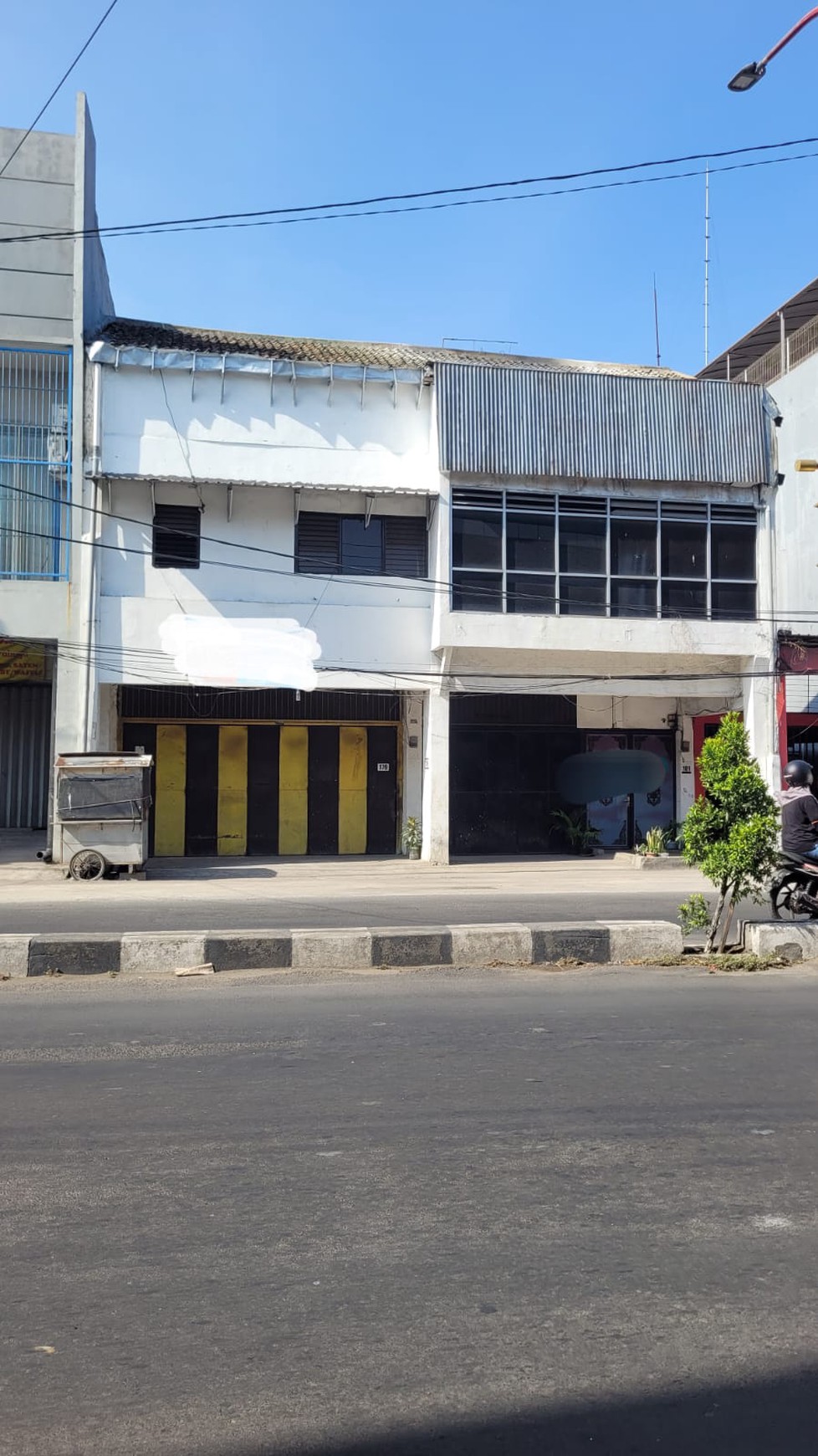 DIJUAL 2 RUMAH HITUNG TANAH DI AREA KOMERSIAL JALAN KAPASAN