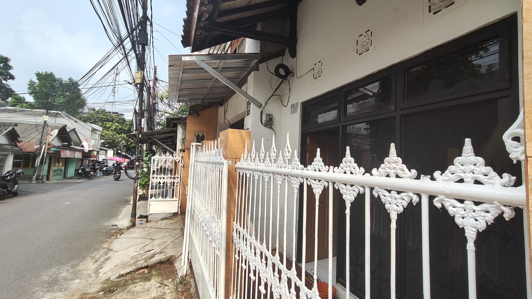 Rumah cocok untuk Kos Kosan atau usaha strategis di Jl. Mampang Prapatan IV