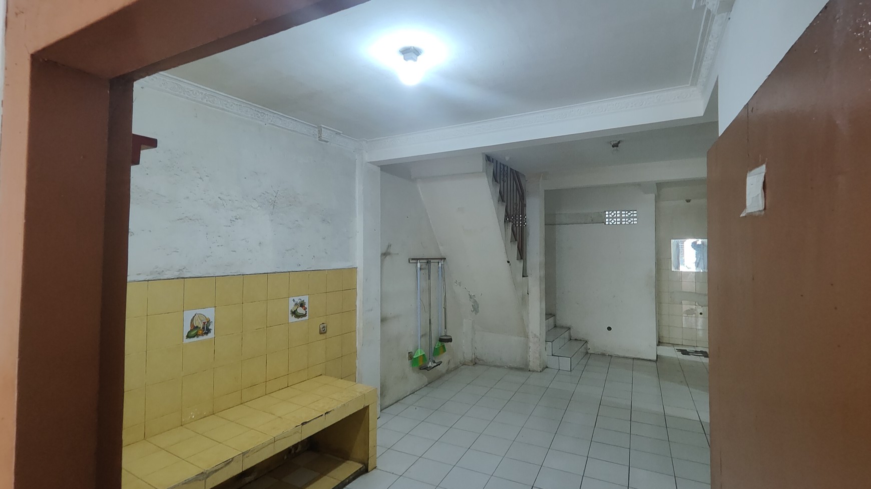Rumah cocok untuk Kos Kosan atau usaha strategis di Jl. Mampang Prapatan IV
