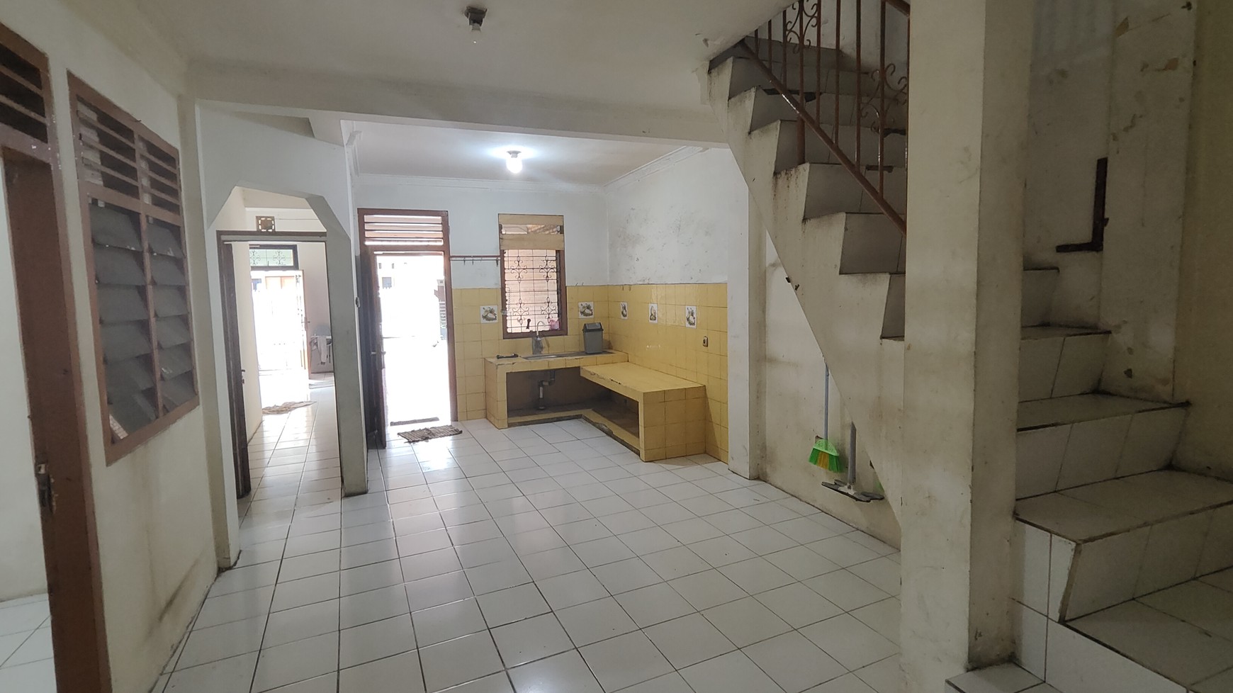 Rumah cocok untuk Kos Kosan atau usaha strategis di Jl. Mampang Prapatan IV