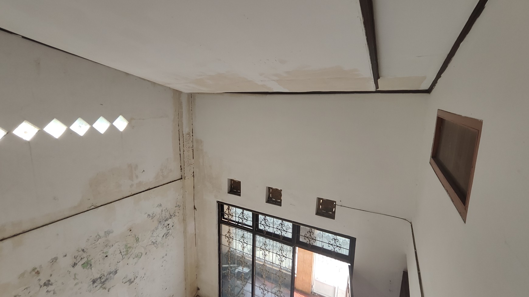 Rumah cocok untuk Kos Kosan atau usaha strategis di Jl. Mampang Prapatan IV