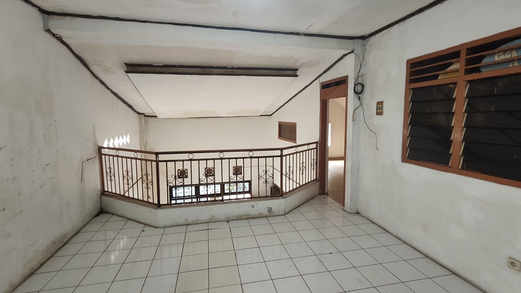Rumah cocok untuk Kos Kosan atau usaha strategis di Jl. Mampang Prapatan IV