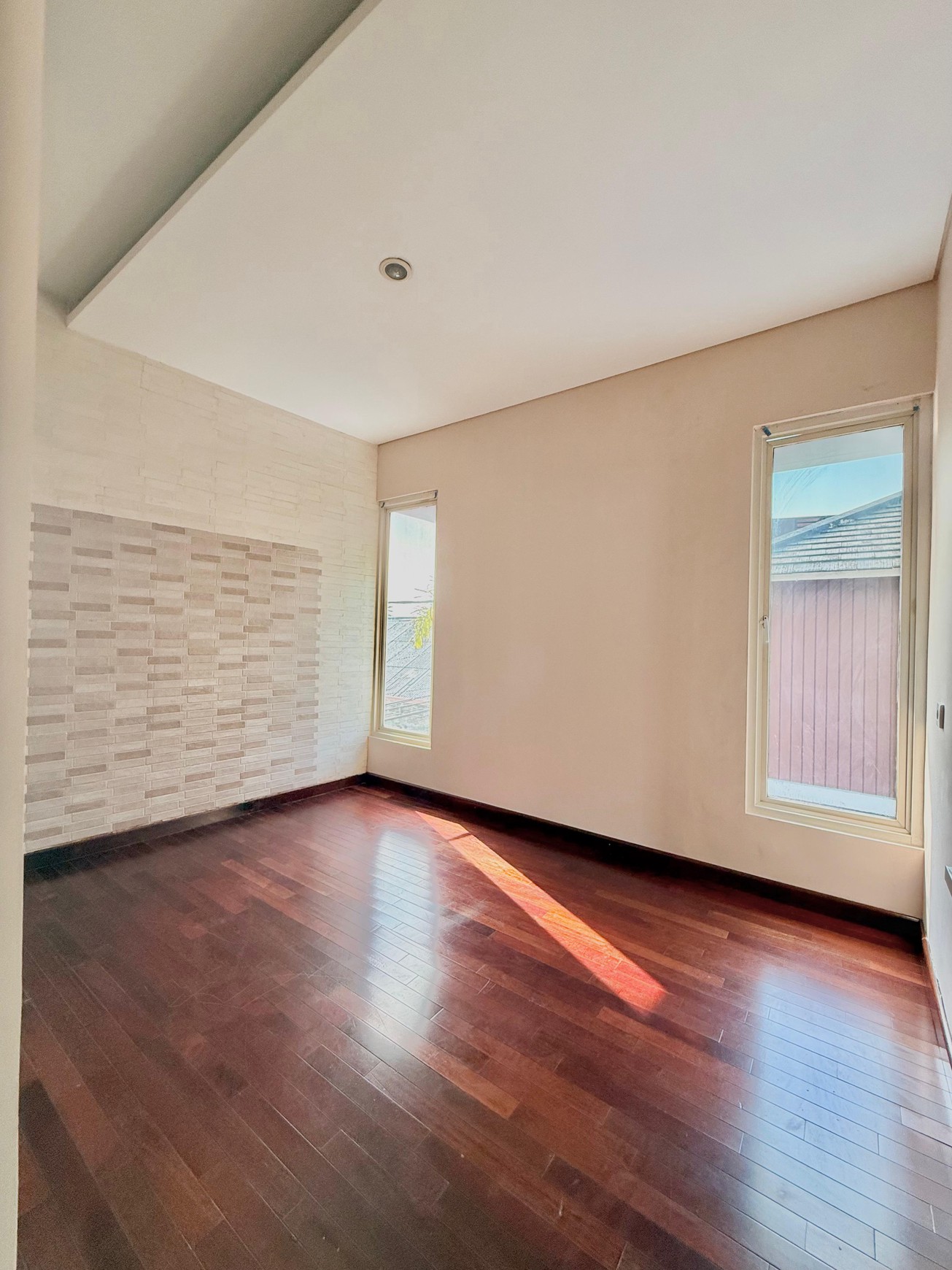 Rumah minimalis hunian modern untuk keluarga muda Pondok Ranji