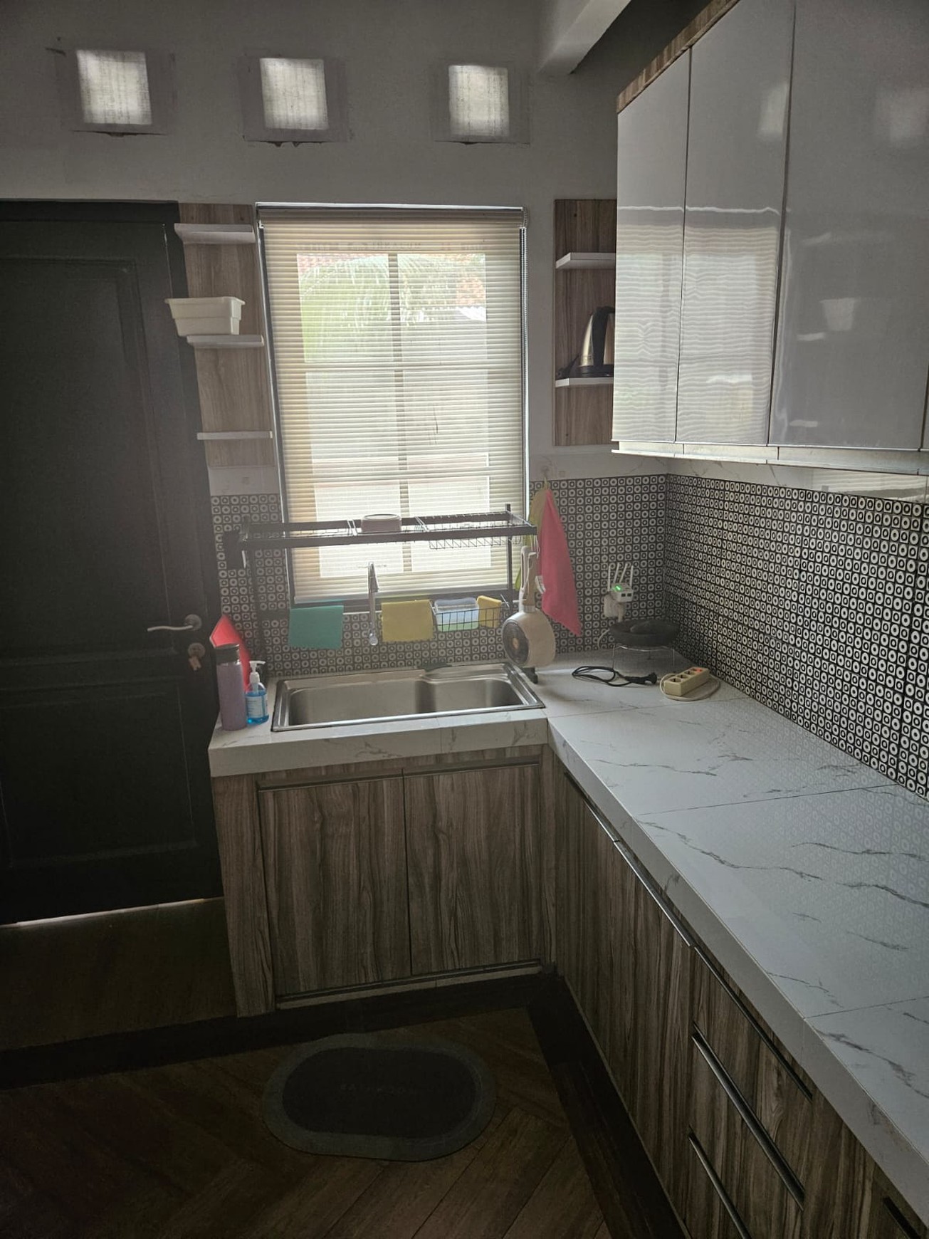 Rumah 2 Lantai Disewa di Bumi Puspitek Asri Tangerang