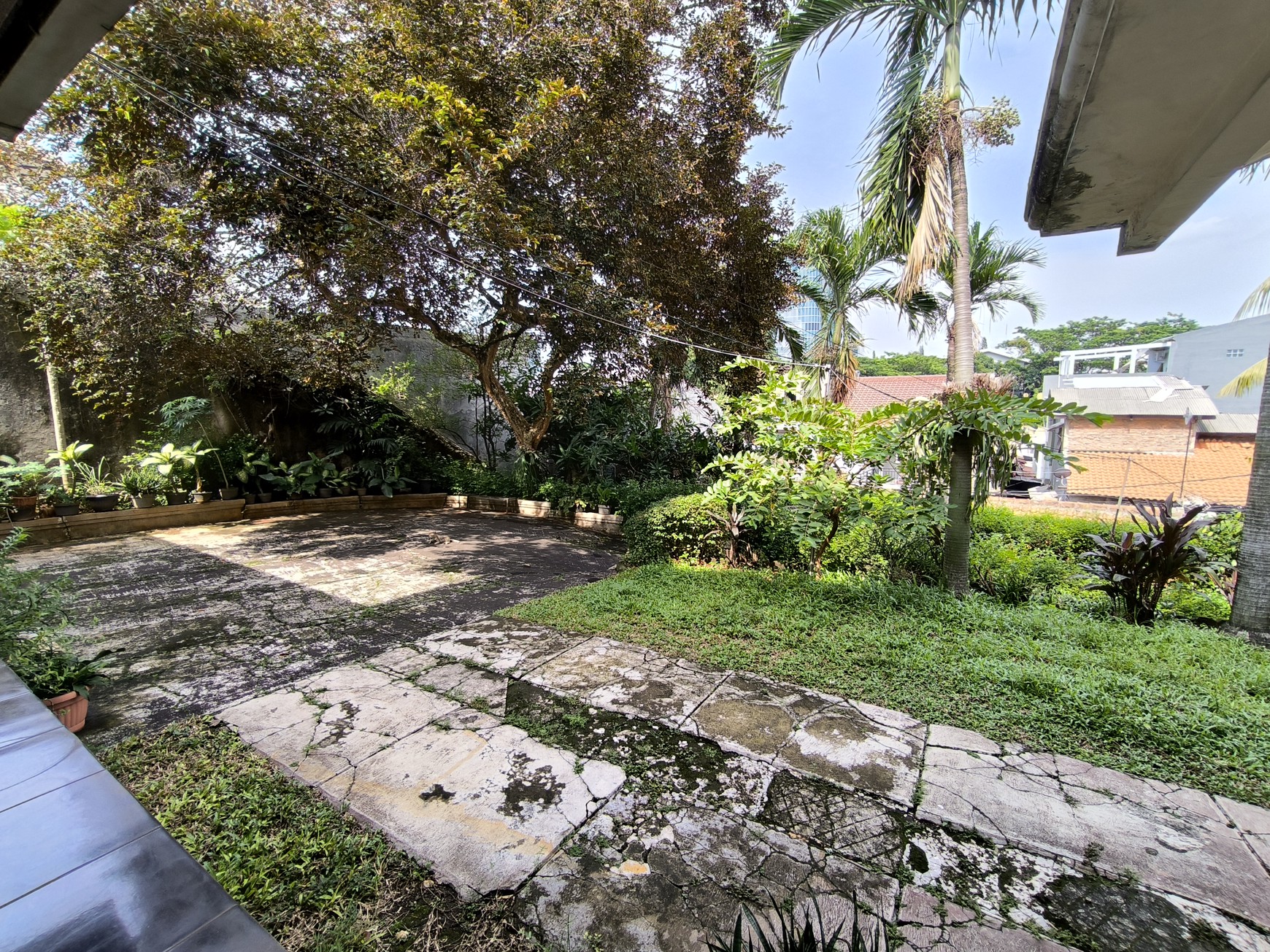 Rumah Asri Lokasi Strategis Dekat Perkantoran TB. Simatupang , Ragunan JakSel