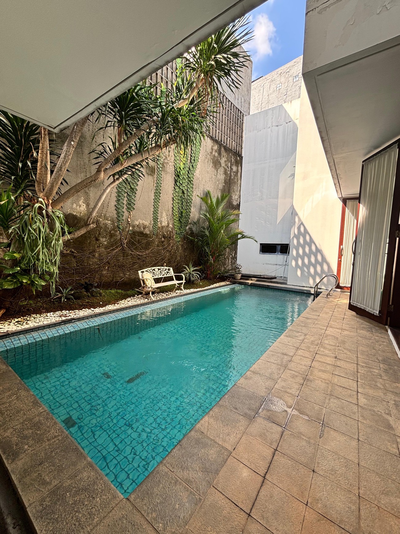 Dijual Rumah Mewah Townhouse Eksklusif di Kemang Timur, Jakarta Selatan