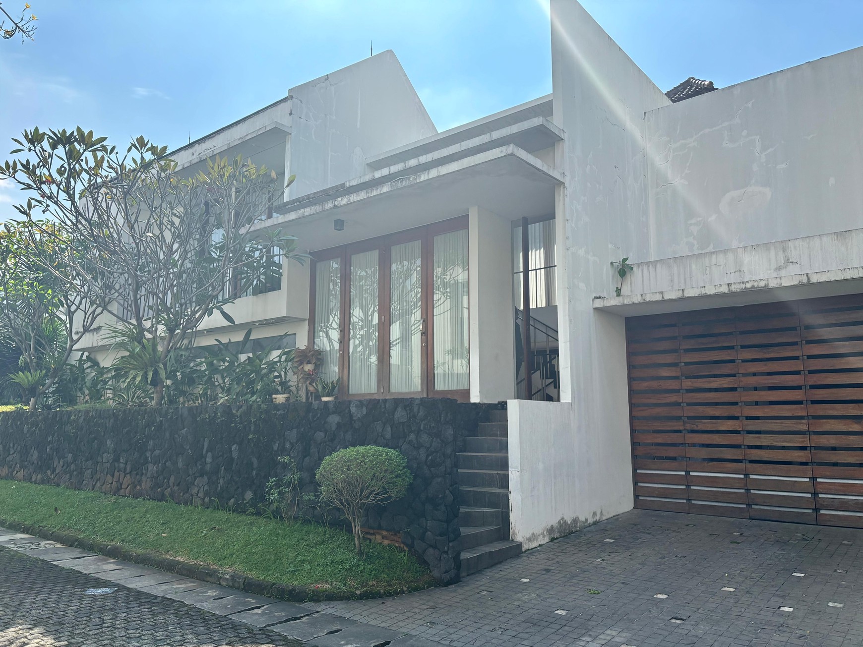 Dijual Rumah Mewah Townhouse Eksklusif di Kemang Timur, Jakarta Selatan