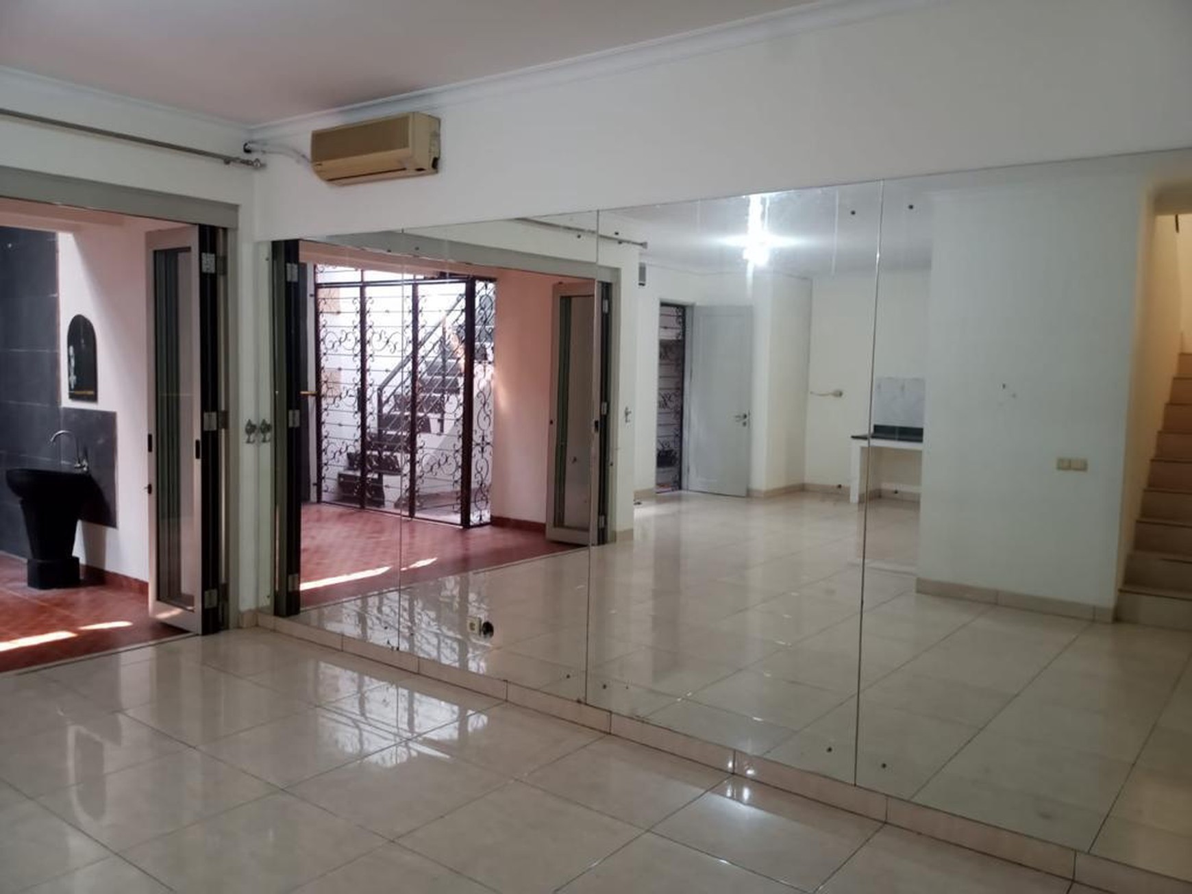 Dijual Rumah Di Cluster Mewah De Latinos Tangerang Selatan