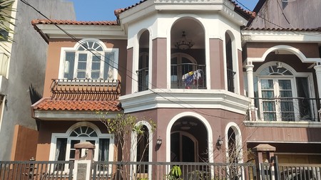 DI Jual Rumah Megah Komplek Arteri Kebon Jeruk