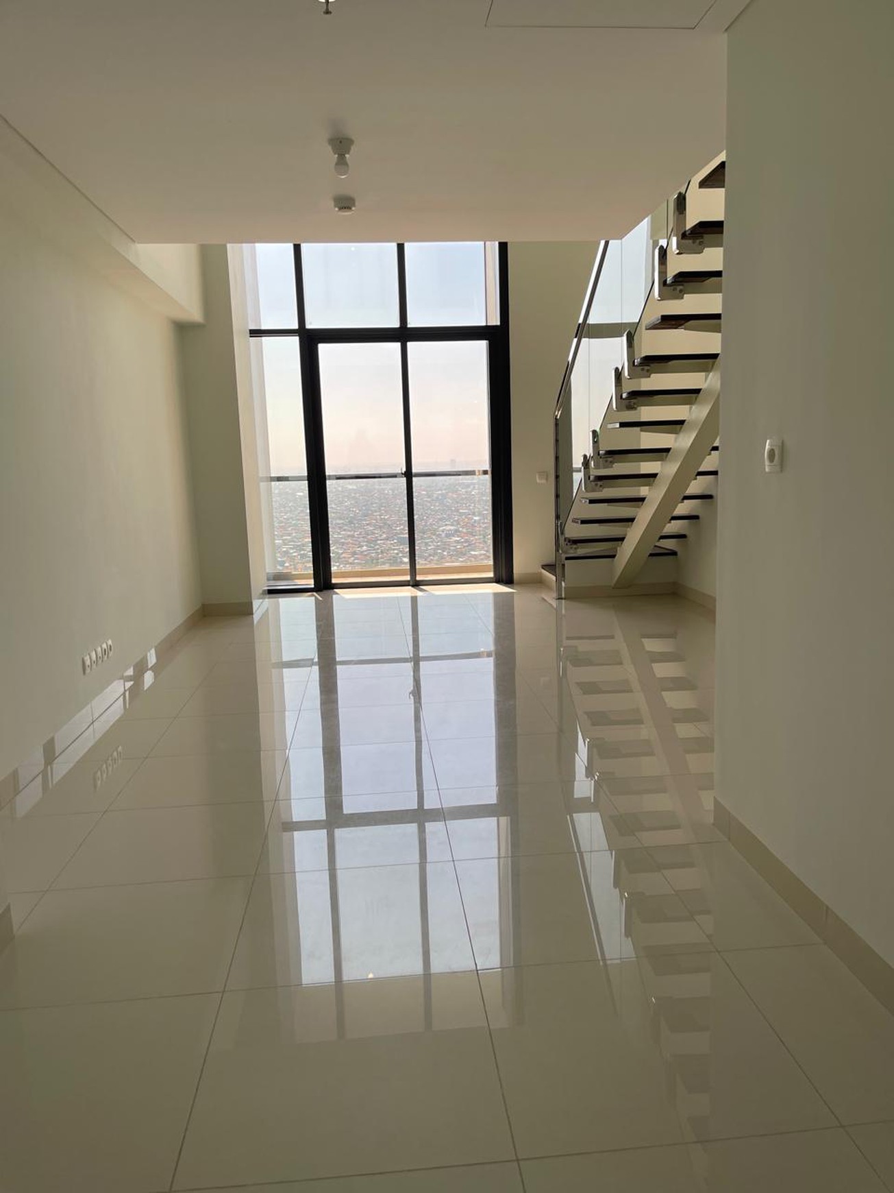 Murah Disewakan Vie Loft Soho Apartemen Ciputra World Mall Surabaya Dekat Mayjen Sungkono, Tol Satelit, Darmo Hill