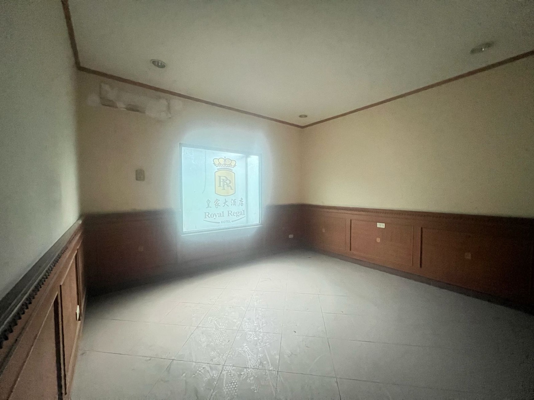 DIJUAL Gedung 5 Lantai Ex. Hotel Jl.Jaksa Agung Suprapto Surabaya Kota
