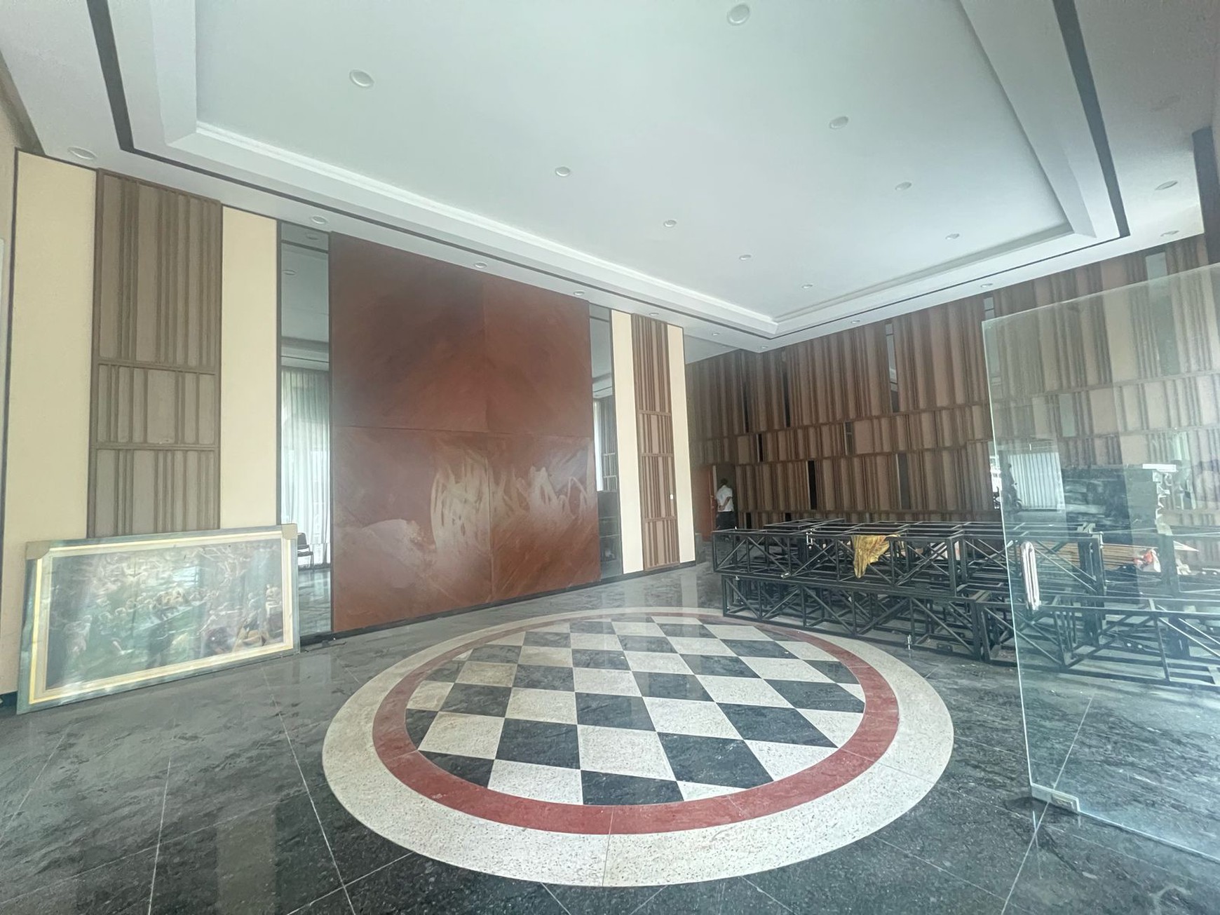 DIJUAL Gedung 5 Lantai Ex. Hotel Jl.Jaksa Agung Suprapto Surabaya Kota