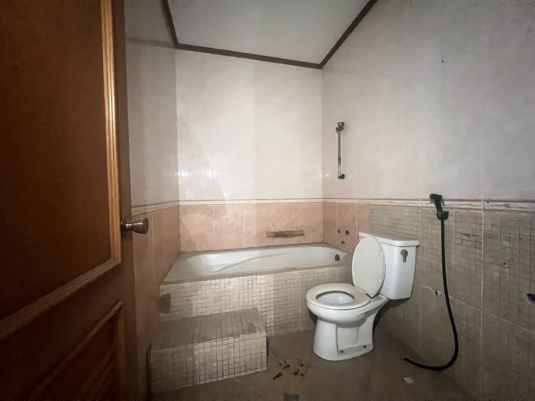 DIJUAL Gedung 5 Lantai Ex. Hotel Jl.Jaksa Agung Suprapto Surabaya Kota