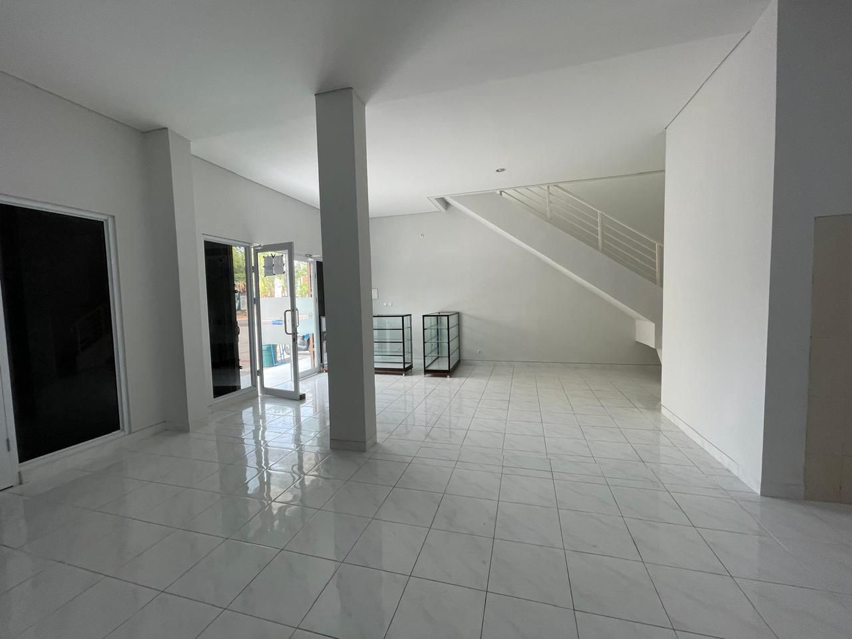 Ruko Luas Bersih Siap Pakai dan Lokasi Strategis Ramai@Serpong, Tangerang Selatan