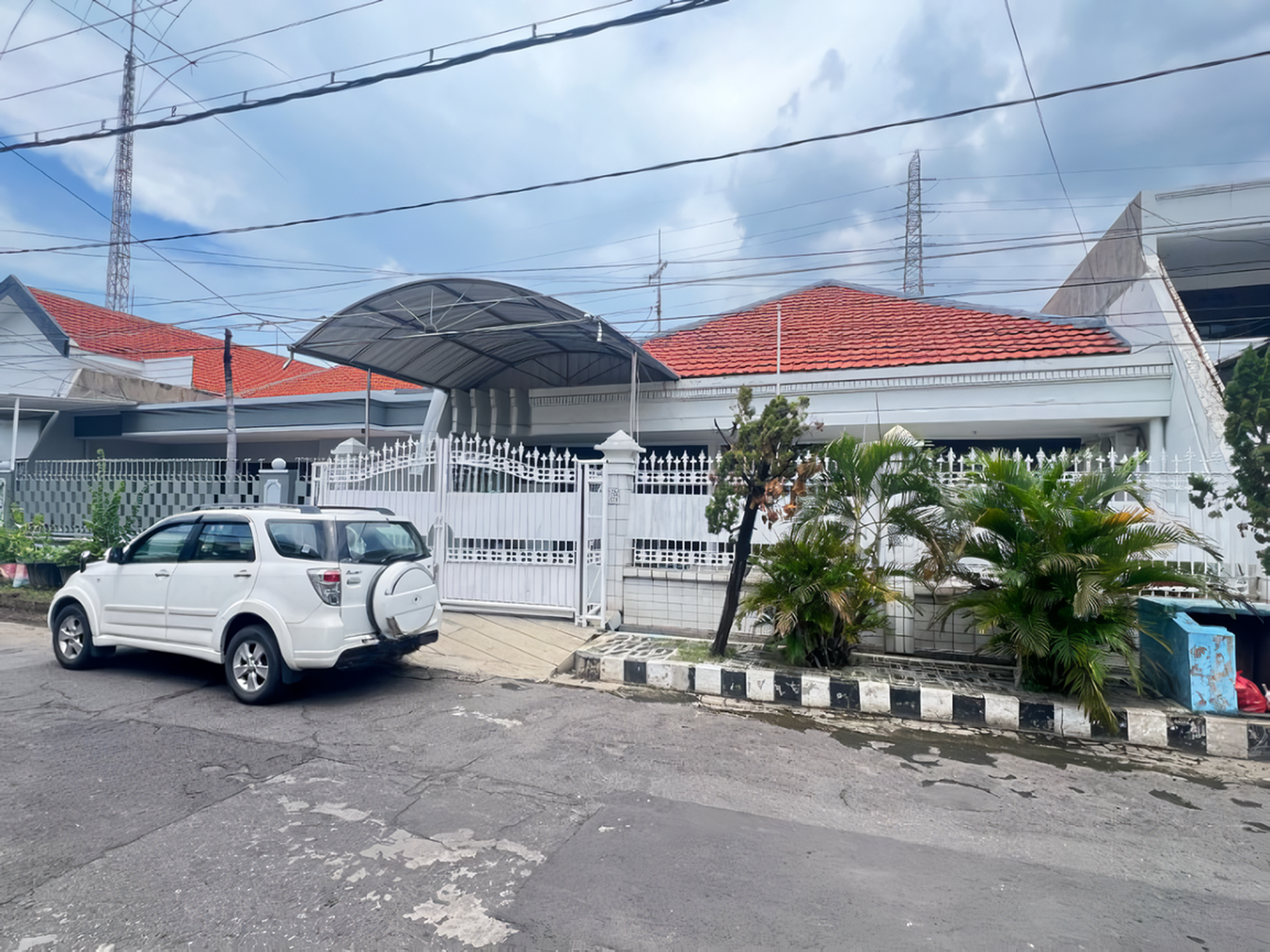 TURUN HARGA!! Dijual Cepat Rumah Dharmahusada Indah Barat Surabaya Timur 