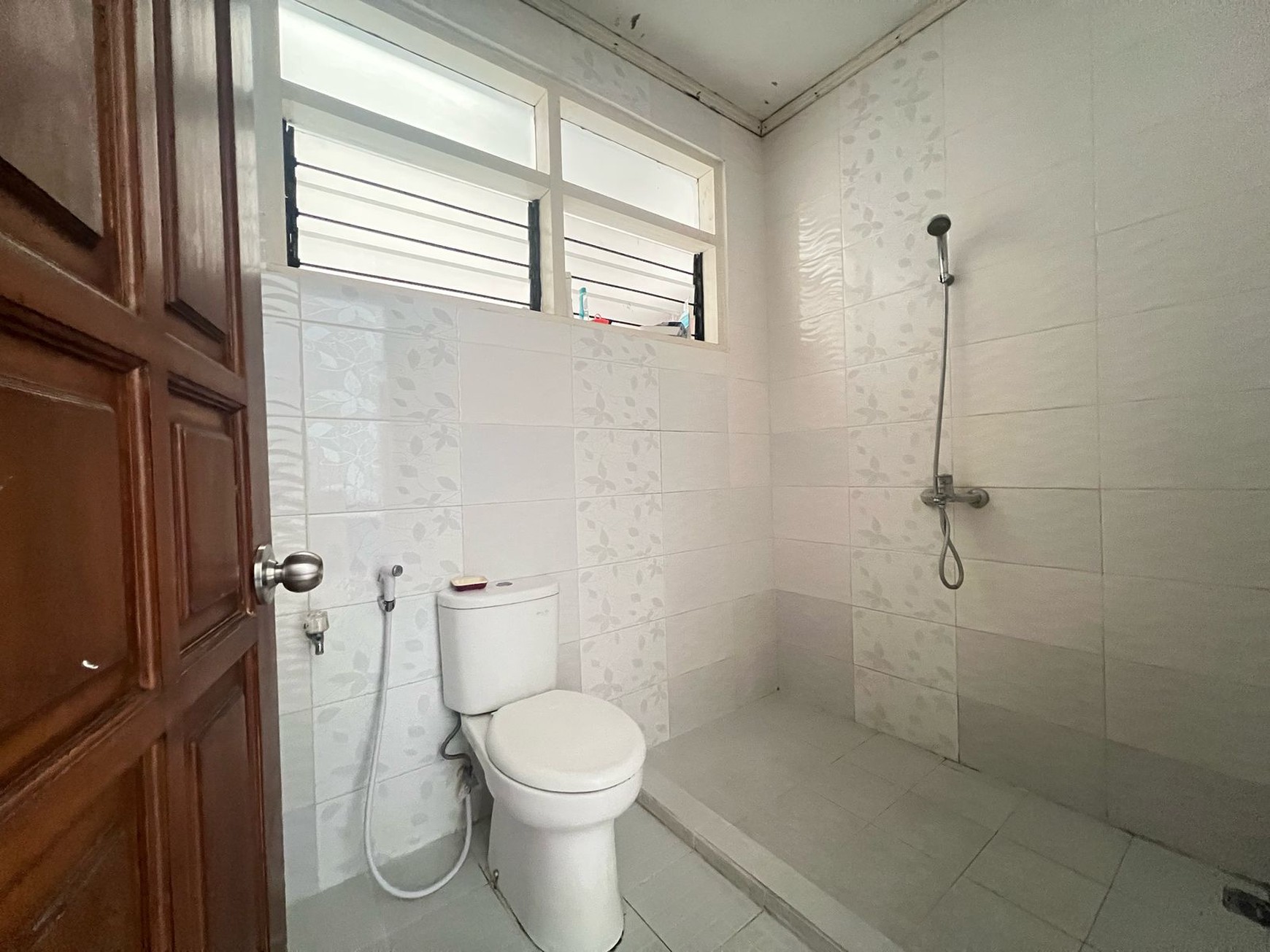 TURUN HARGA!! Dijual Cepat Rumah Dharmahusada Indah Barat Surabaya Timur 