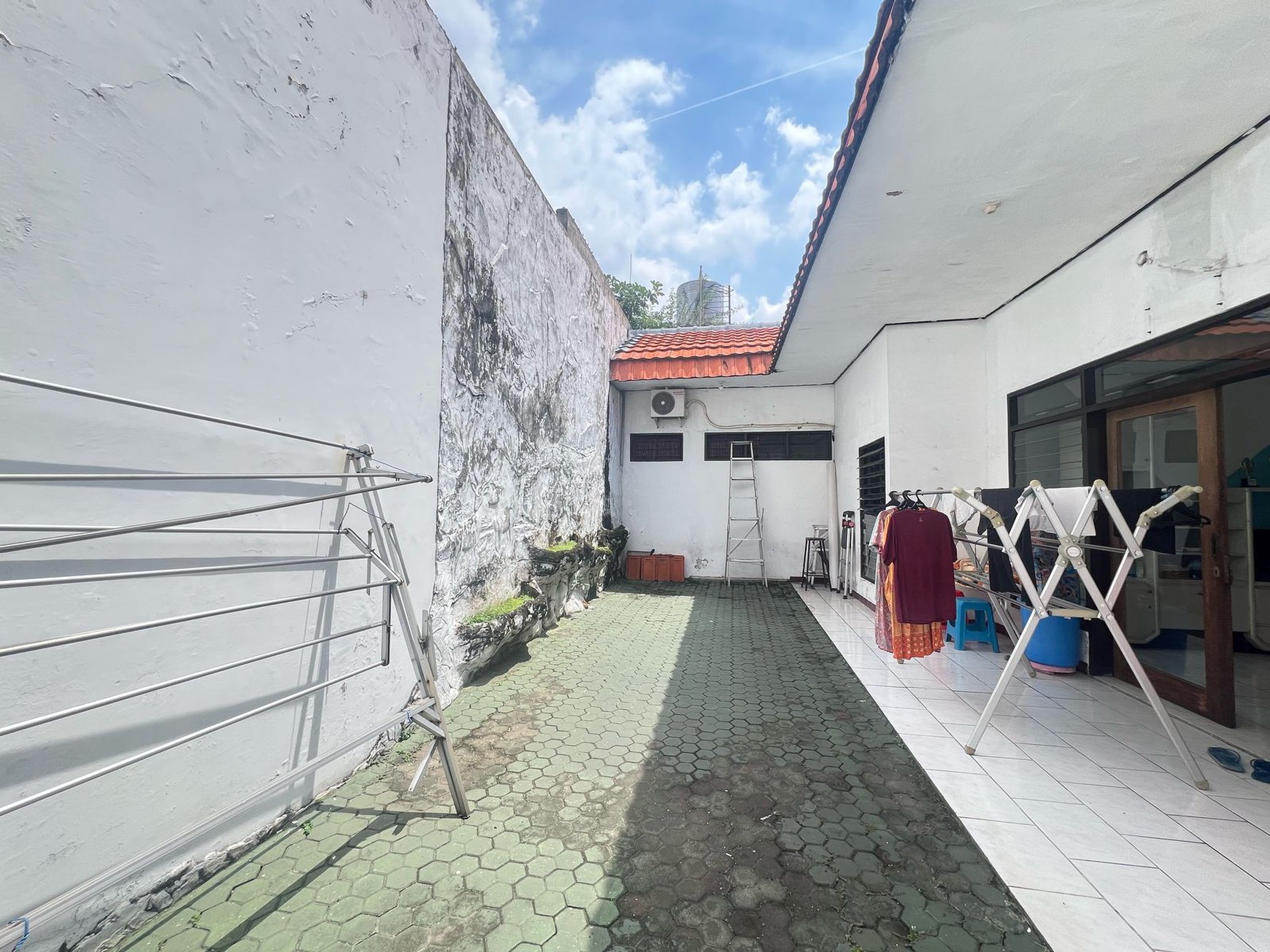 TURUN HARGA!! Dijual Cepat Rumah Dharmahusada Indah Barat Surabaya Timur 