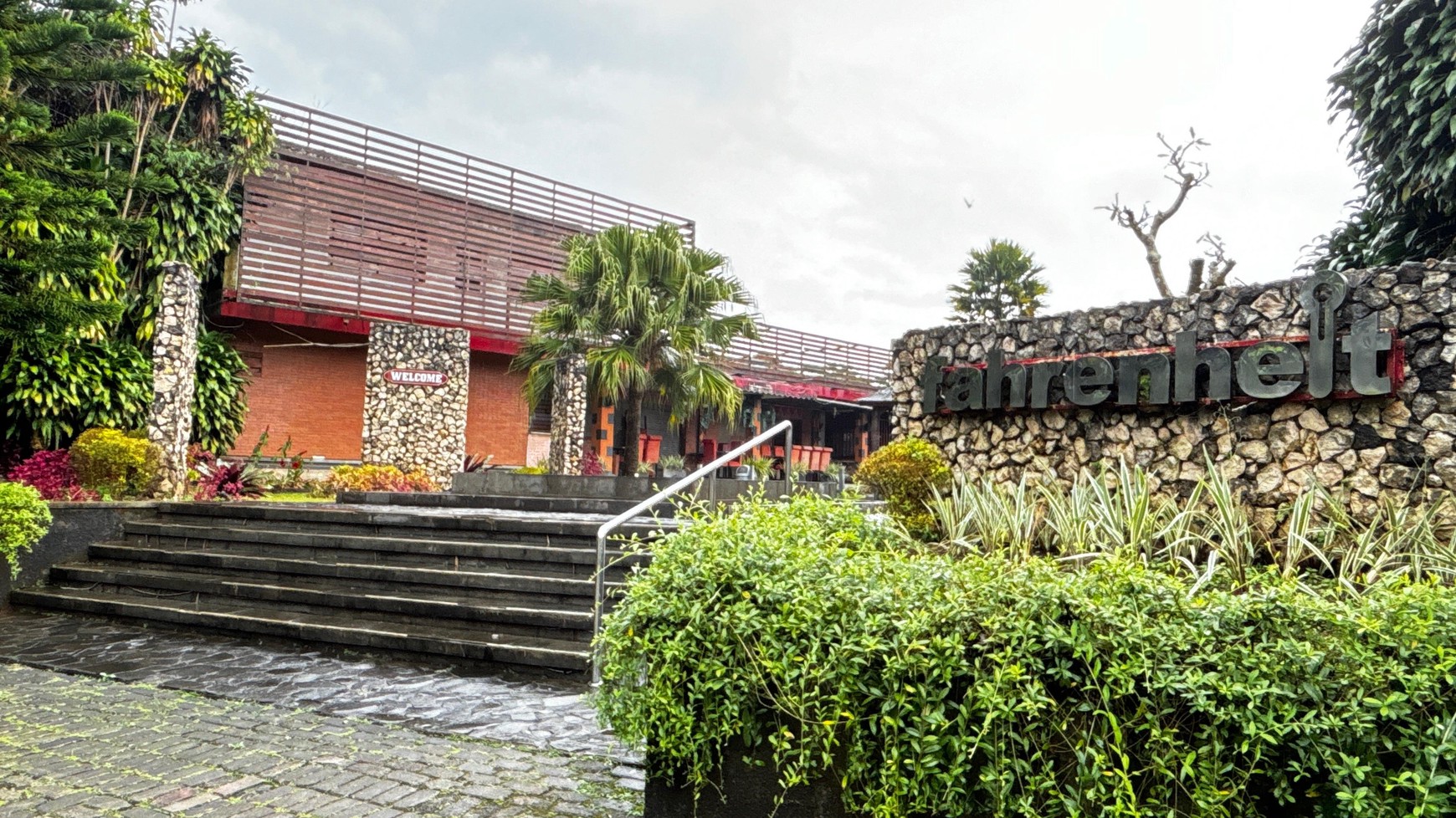 Restoran Bagus Family-Friendly Di Jl. Raya Puncak, 10 Menit Dari Taman Safari, Cisarua