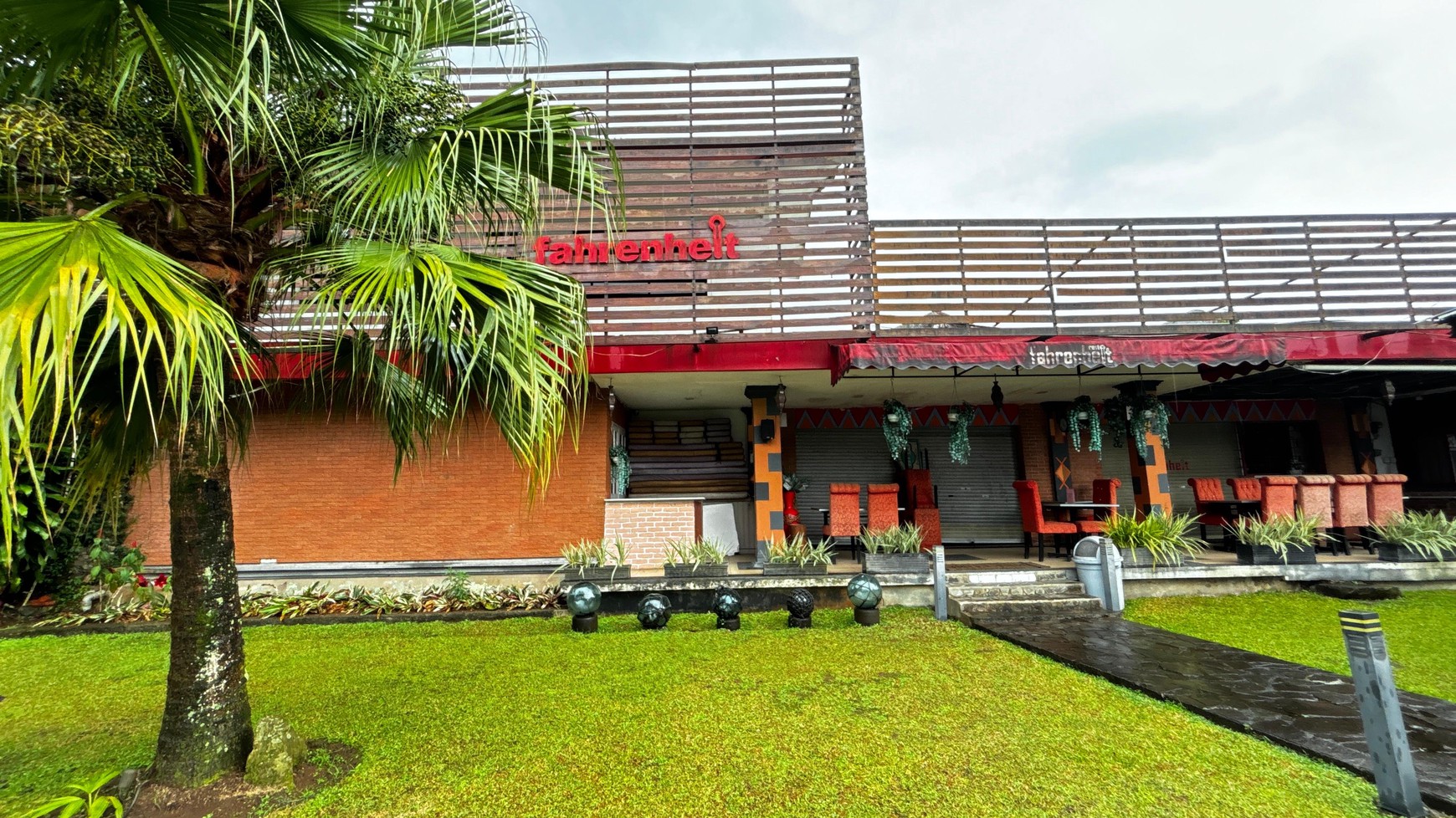 Restoran Bagus Family-Friendly Di Jl. Raya Puncak, 10 Menit Dari Taman Safari, Cisarua
