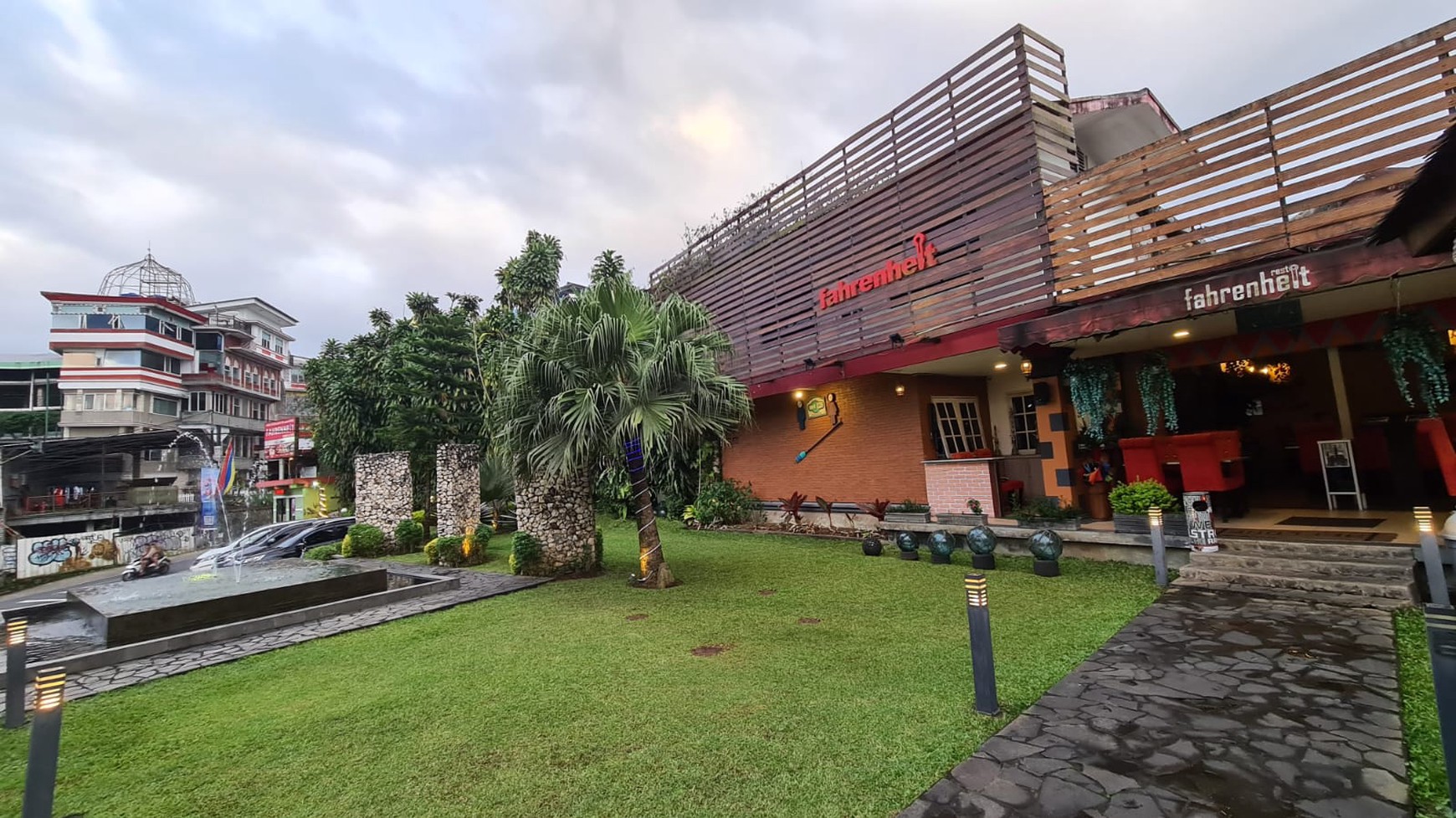 Restoran Bagus Family-Friendly Di Jl. Raya Puncak, 10 Menit Dari Taman Safari, Cisarua