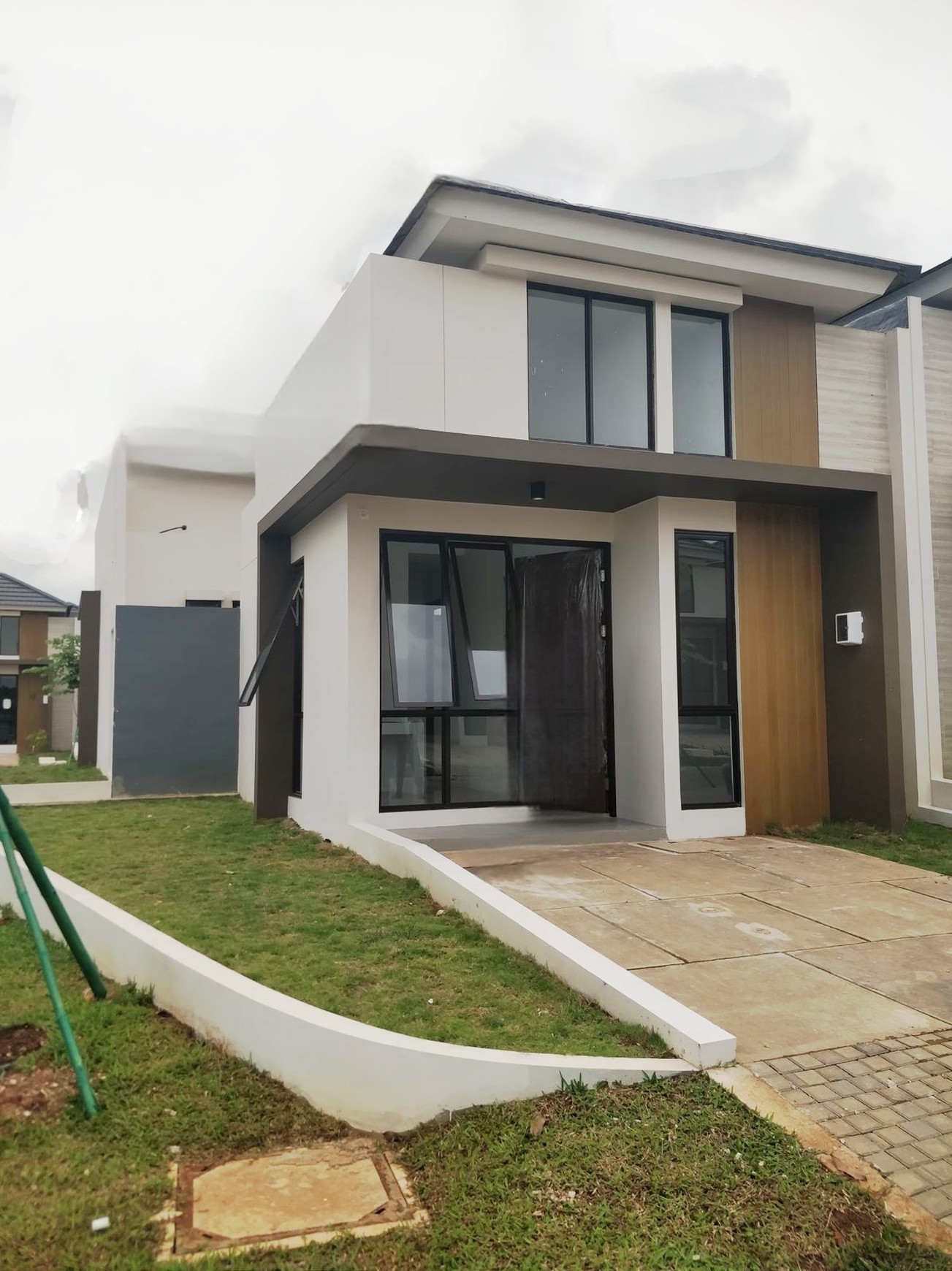 Hot Rent. Rumah baru posisi hoek Citra Garden Serpong Bellefleur, Cisauk