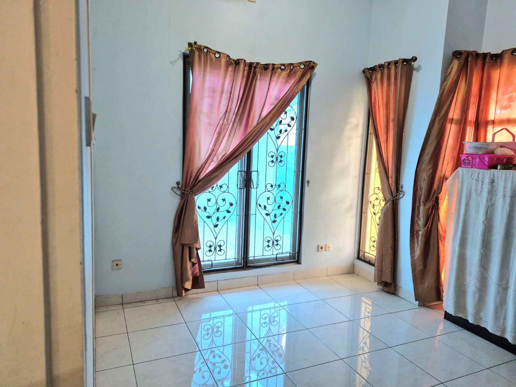 Jual Cepat Rumah Hook Serpong Park Boulevard Jelupang Serpong Tangerang Selatan Strategis