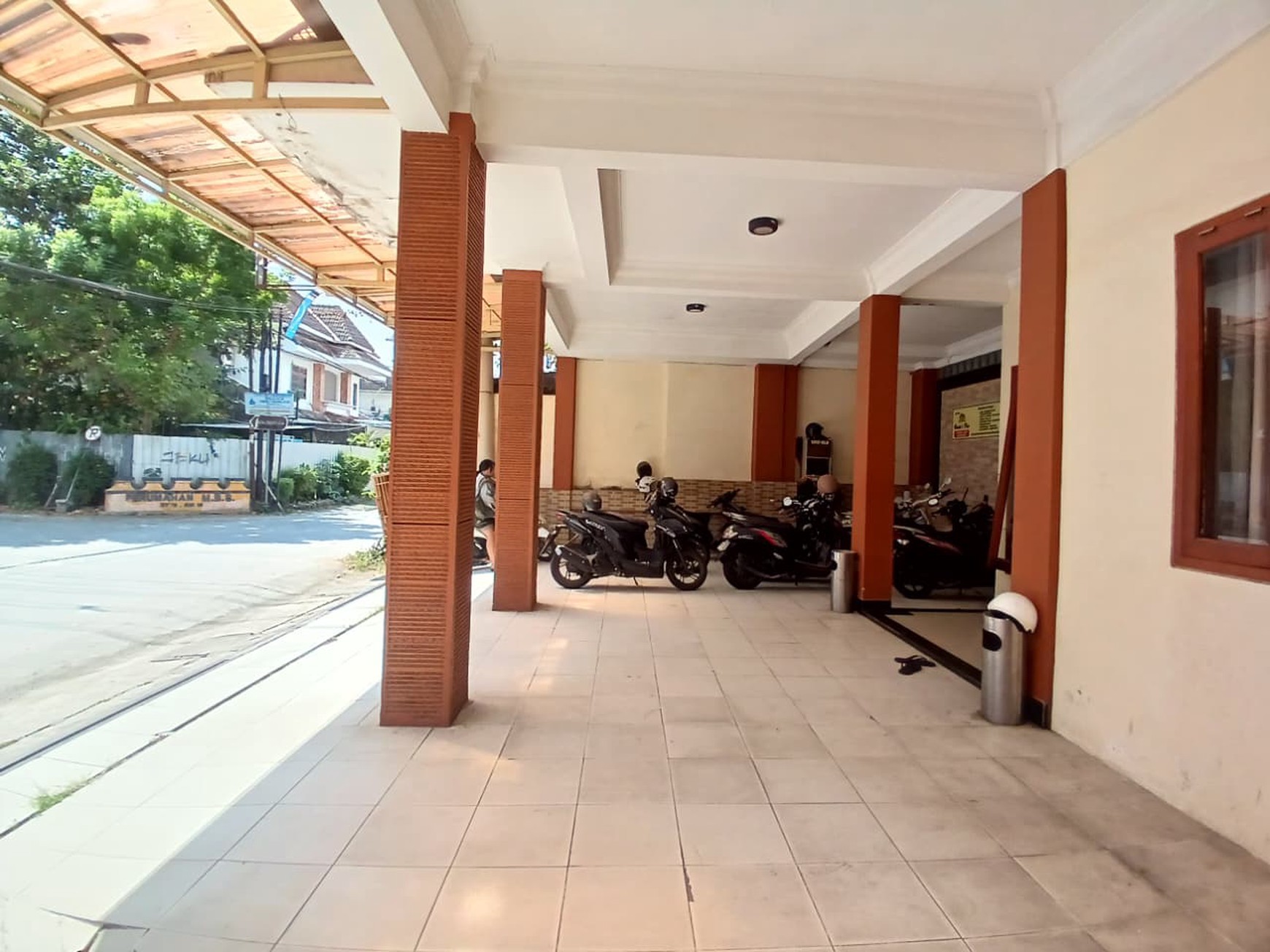 GUEST HOUSE/KOST EKSLUSIF,HANYA 5 MENIT DARI UII, AMIKOM, DAN UPN