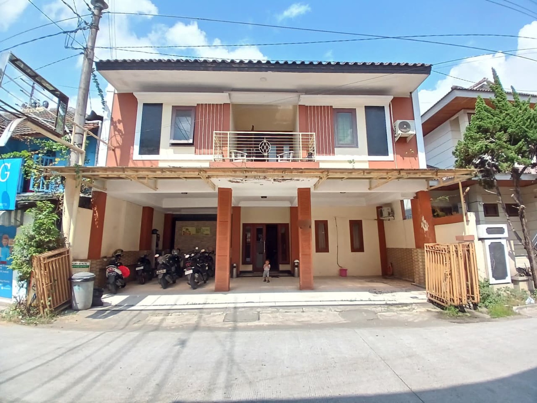 GUEST HOUSE/KOST EKSLUSIF,HANYA 5 MENIT DARI UII, AMIKOM, DAN UPN