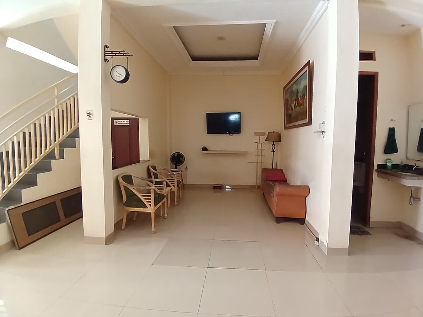 GUEST HOUSE/KOST EKSLUSIF,HANYA 5 MENIT DARI UII, AMIKOM, DAN UPN