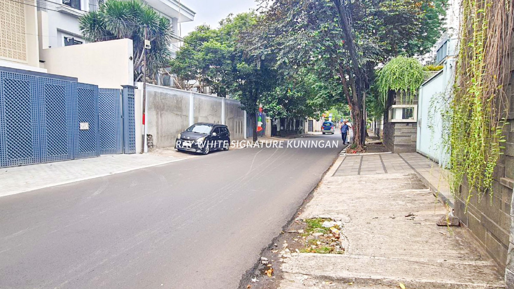 Rumah Lama Cocok untuk Kantor di Jl Darmawangsa X