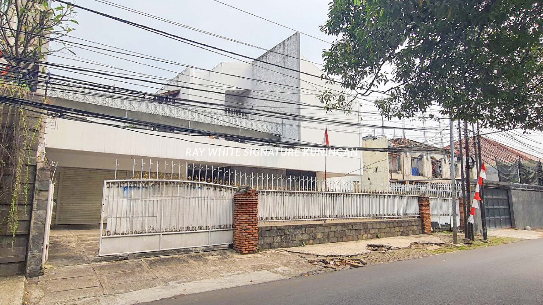 Rumah Lama Cocok untuk Kantor di Jl Darmawangsa X