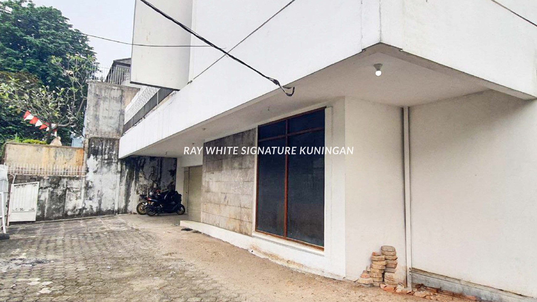 Rumah Lama Cocok untuk Kantor di Jl Darmawangsa X