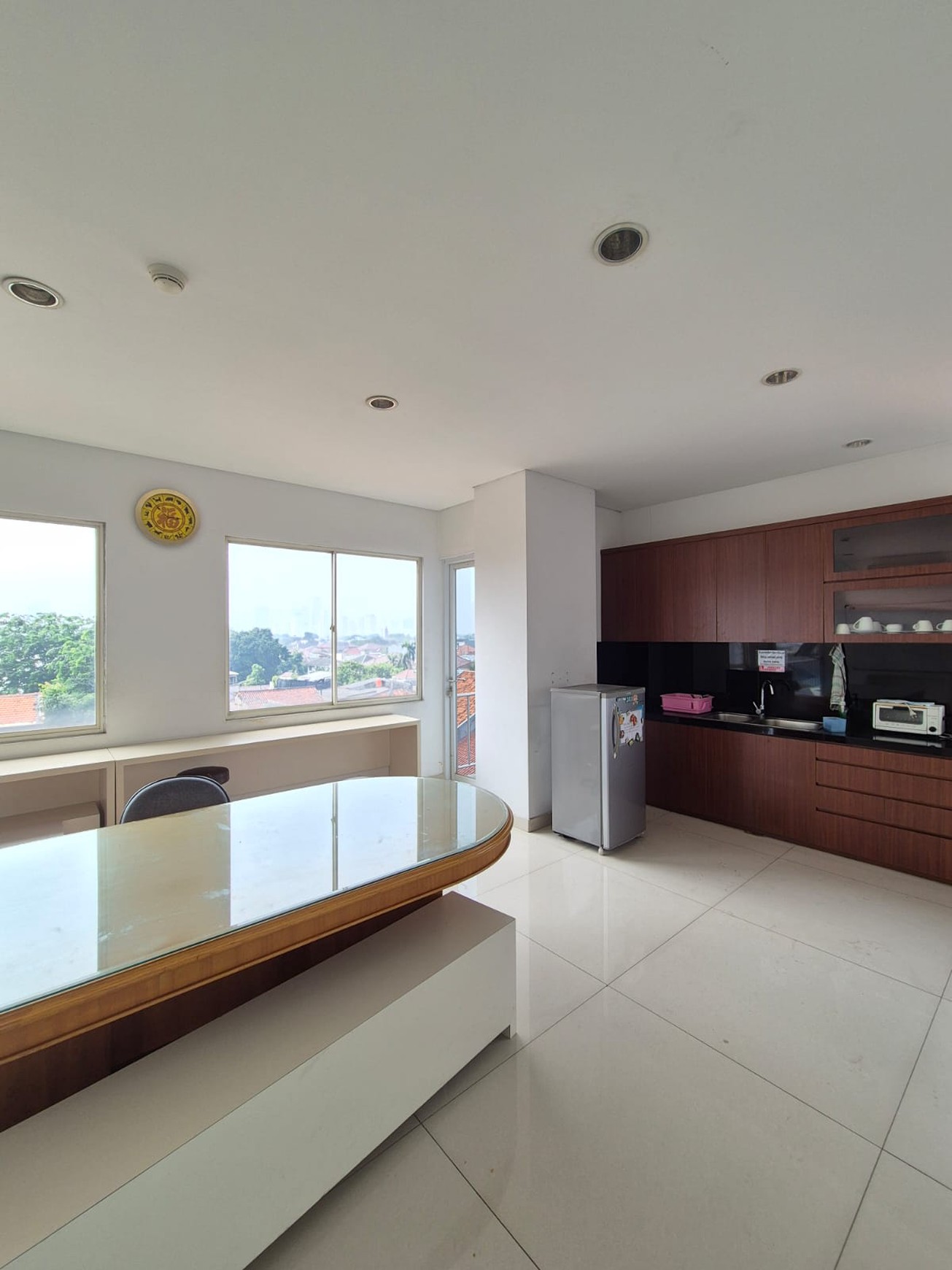 Dijual gedung terawat 4 lantai di daerah perkantoran jalan raya kebayoran lama jakarta selatan