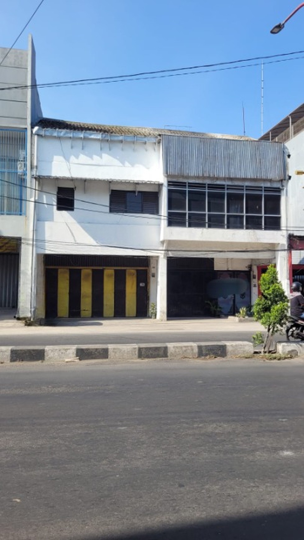 DIJUAL 2 RUMAH HITUNG TANAH DI AREA KOMERSIAL JALAN KAPASAN