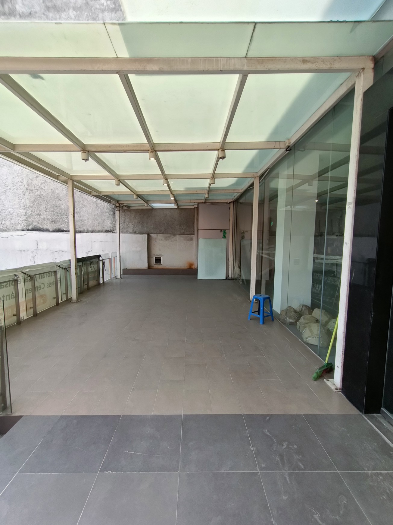 Disewakan Mini Building 4 Lantai Multifungsi di Area Strategis Diantara Jakarta Pusat & Barat