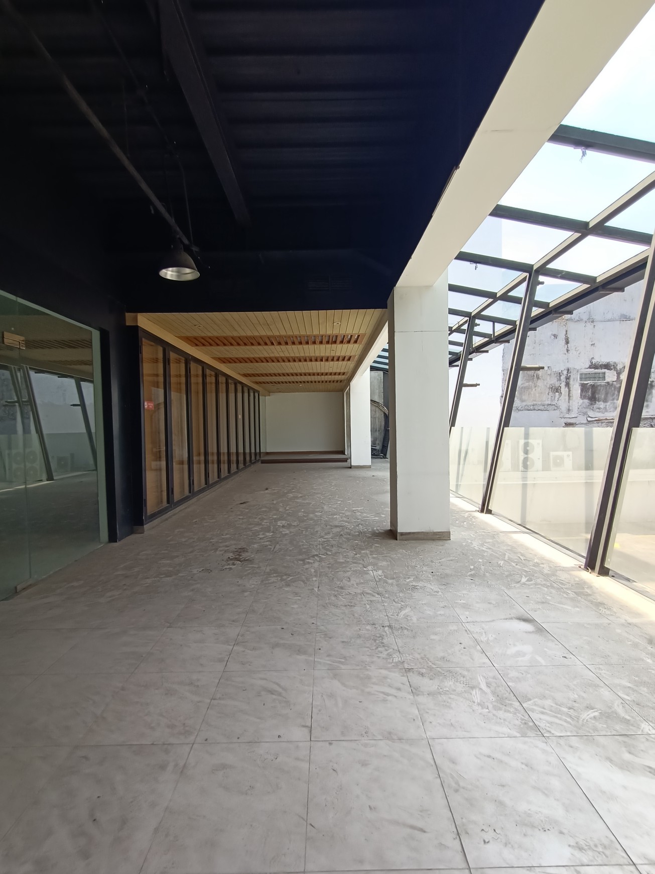 Disewakan Mini Building 4 Lantai Multifungsi di Area Strategis Diantara Jakarta Pusat & Barat