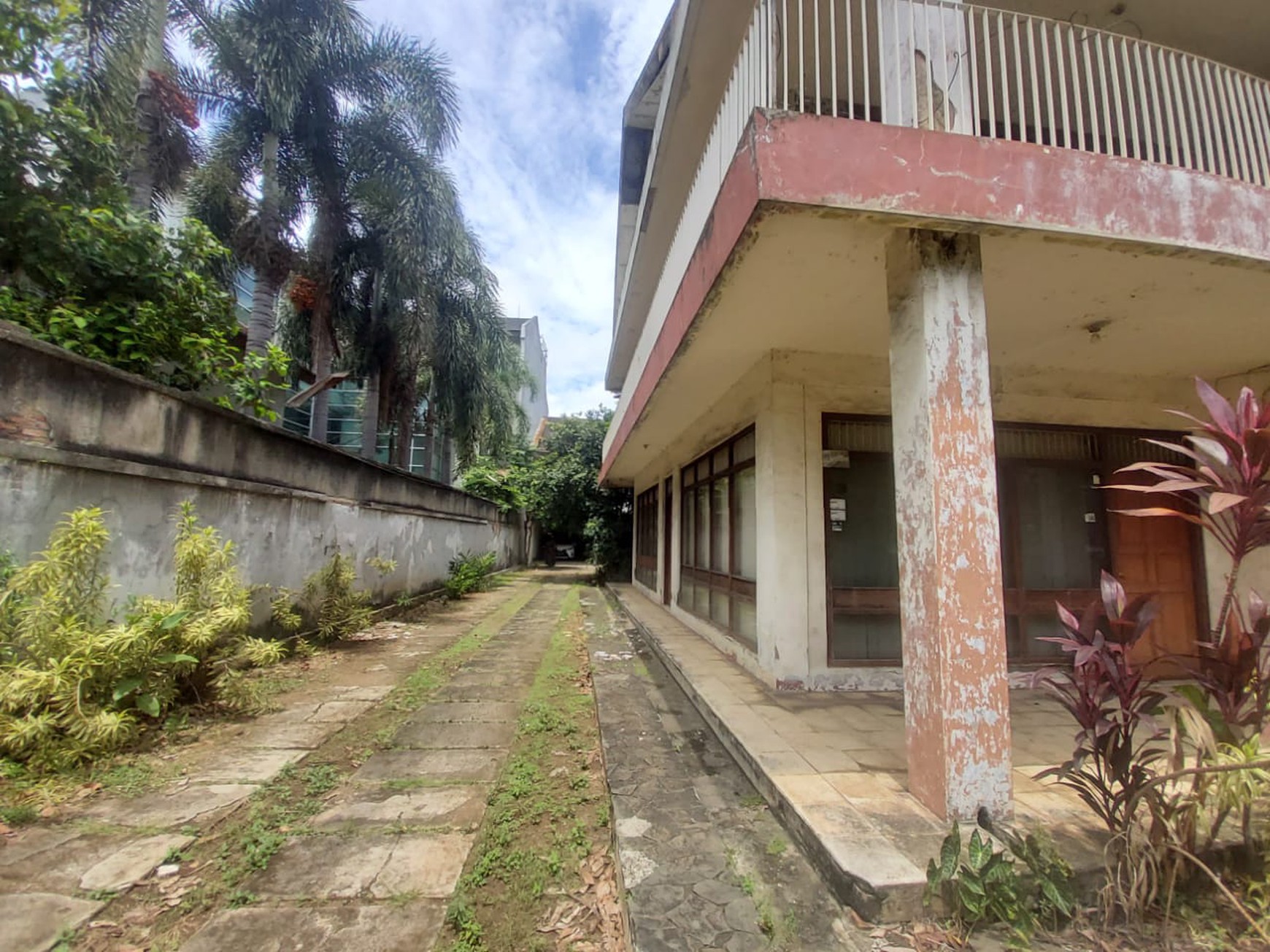 Rumah Hitung Tanah Lokasi Sangat Strategis Zona Komersial di Rawamagun 