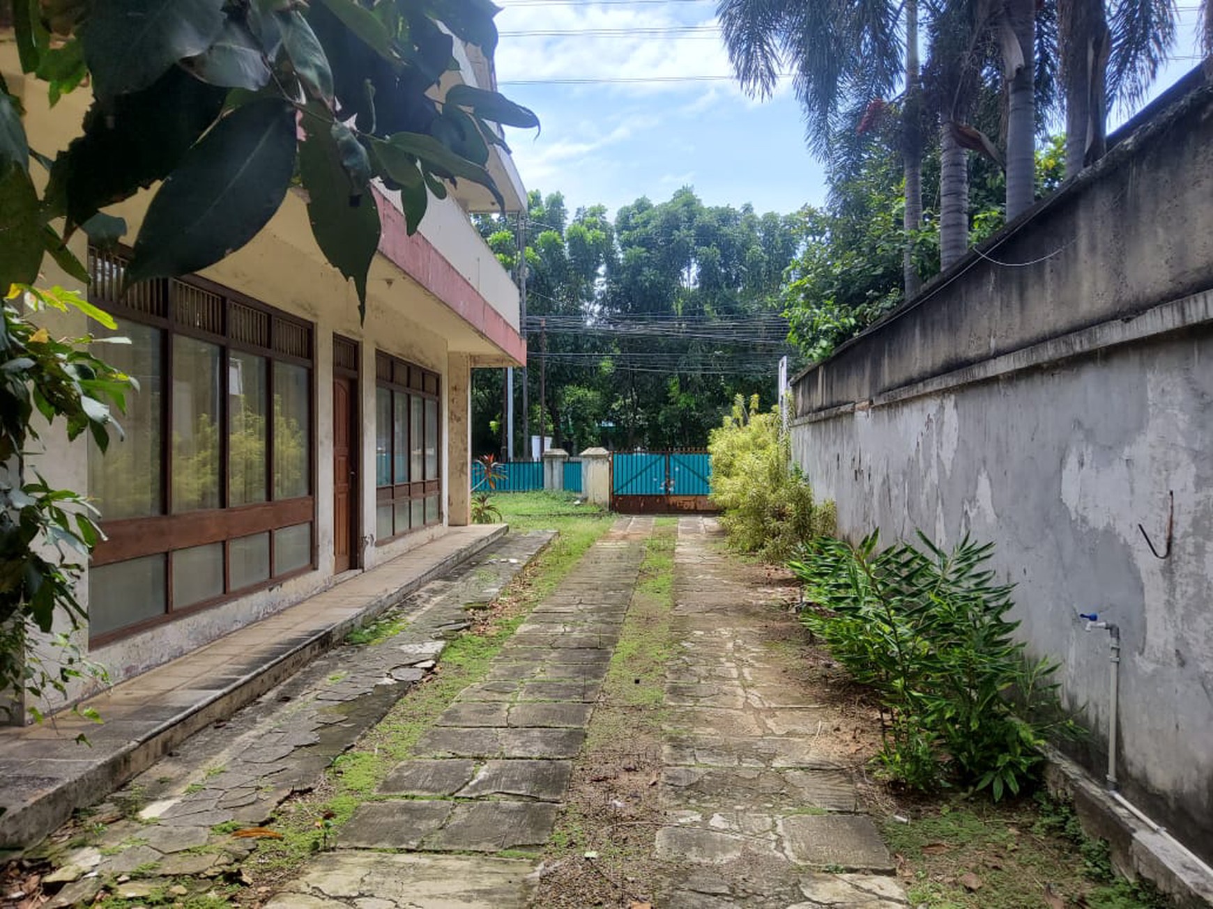 Rumah Hitung Tanah Lokasi Sangat Strategis Zona Komersial di Rawamagun 