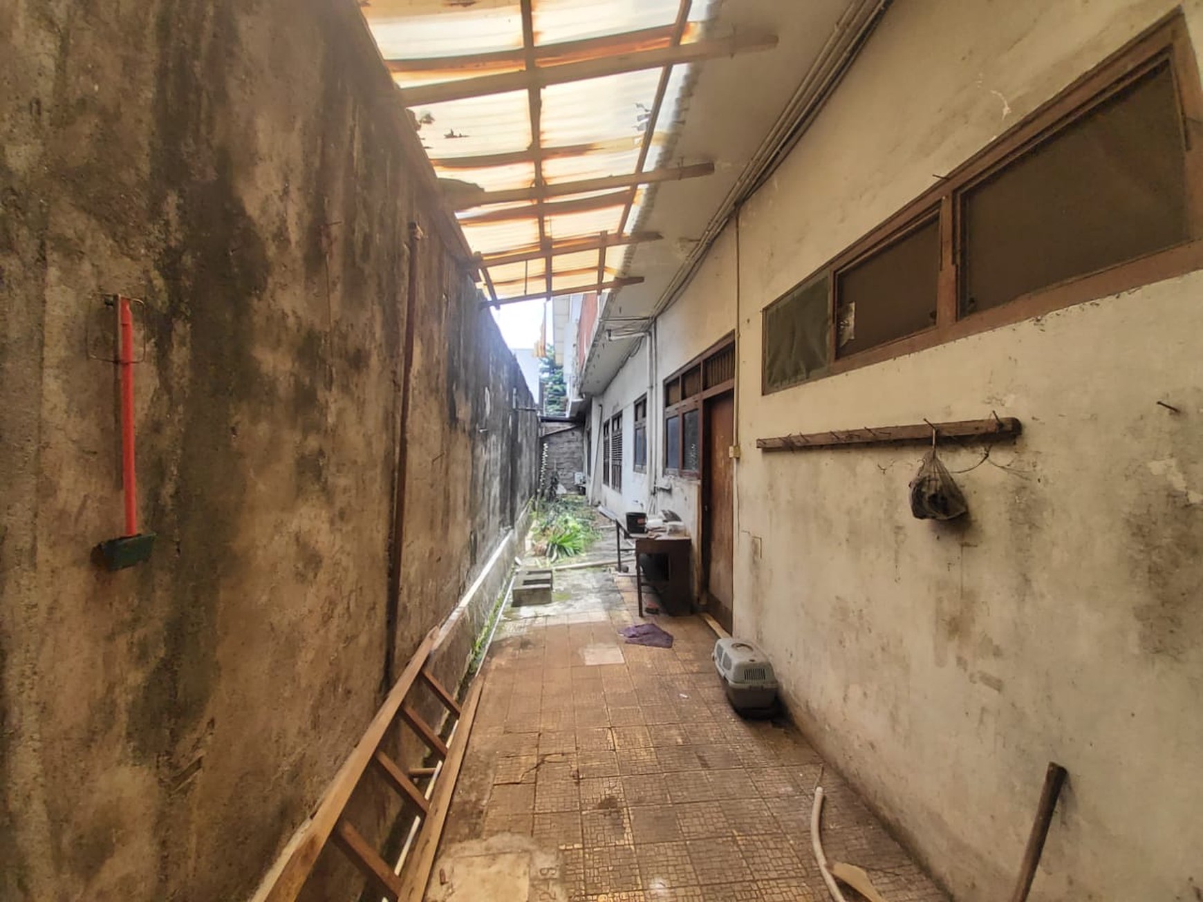 Rumah Hitung Tanah Lokasi Sangat Strategis Zona Komersial di Rawamagun 