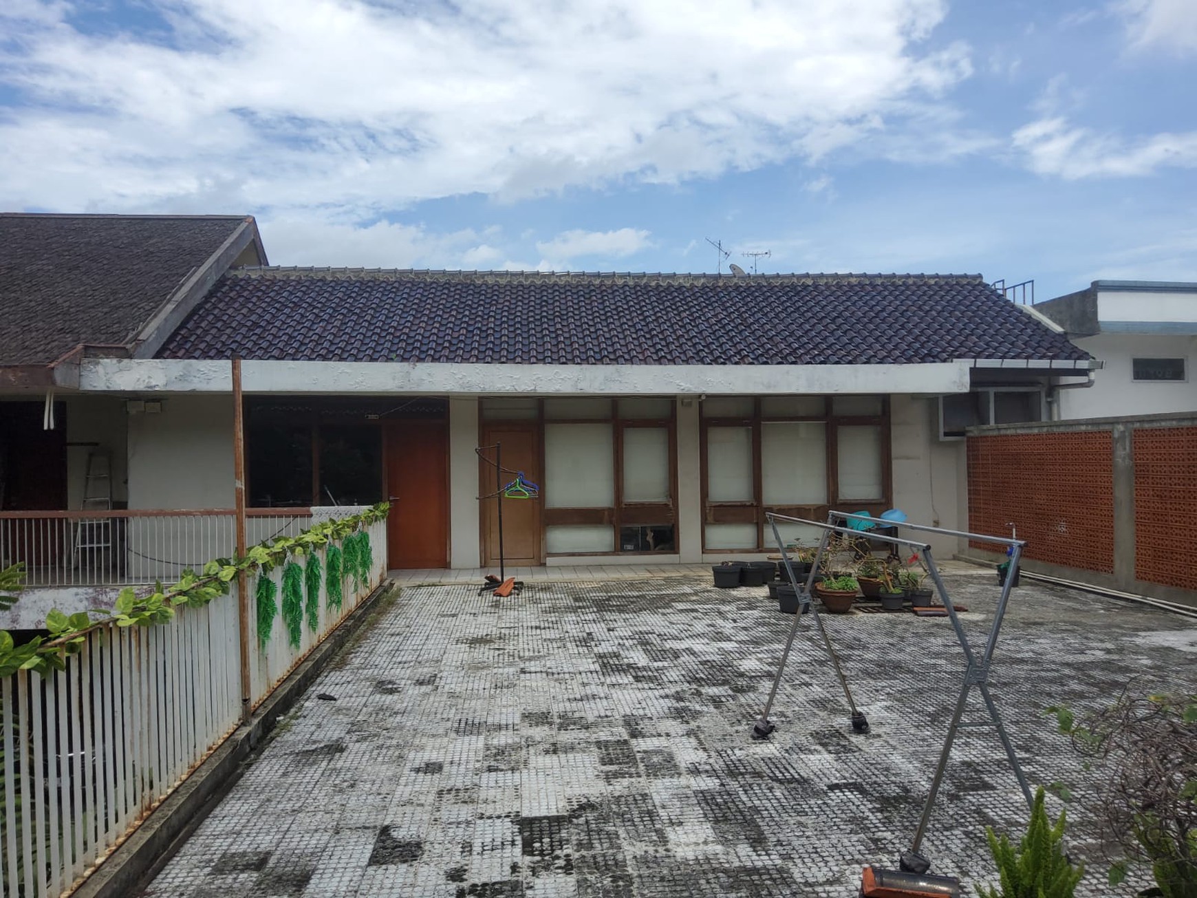 Rumah Hitung Tanah Lokasi Sangat Strategis Zona Komersial di Rawamagun 