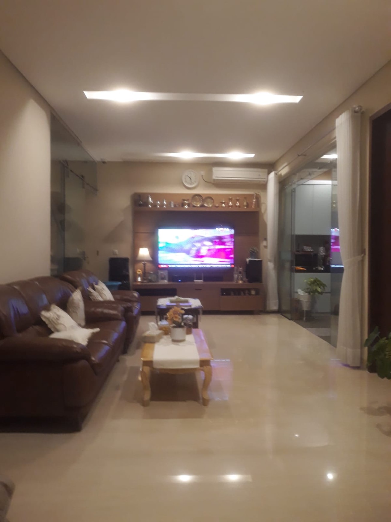 Dijual Rumah Mewah 3 lantai dan siap huni di Pejaten.