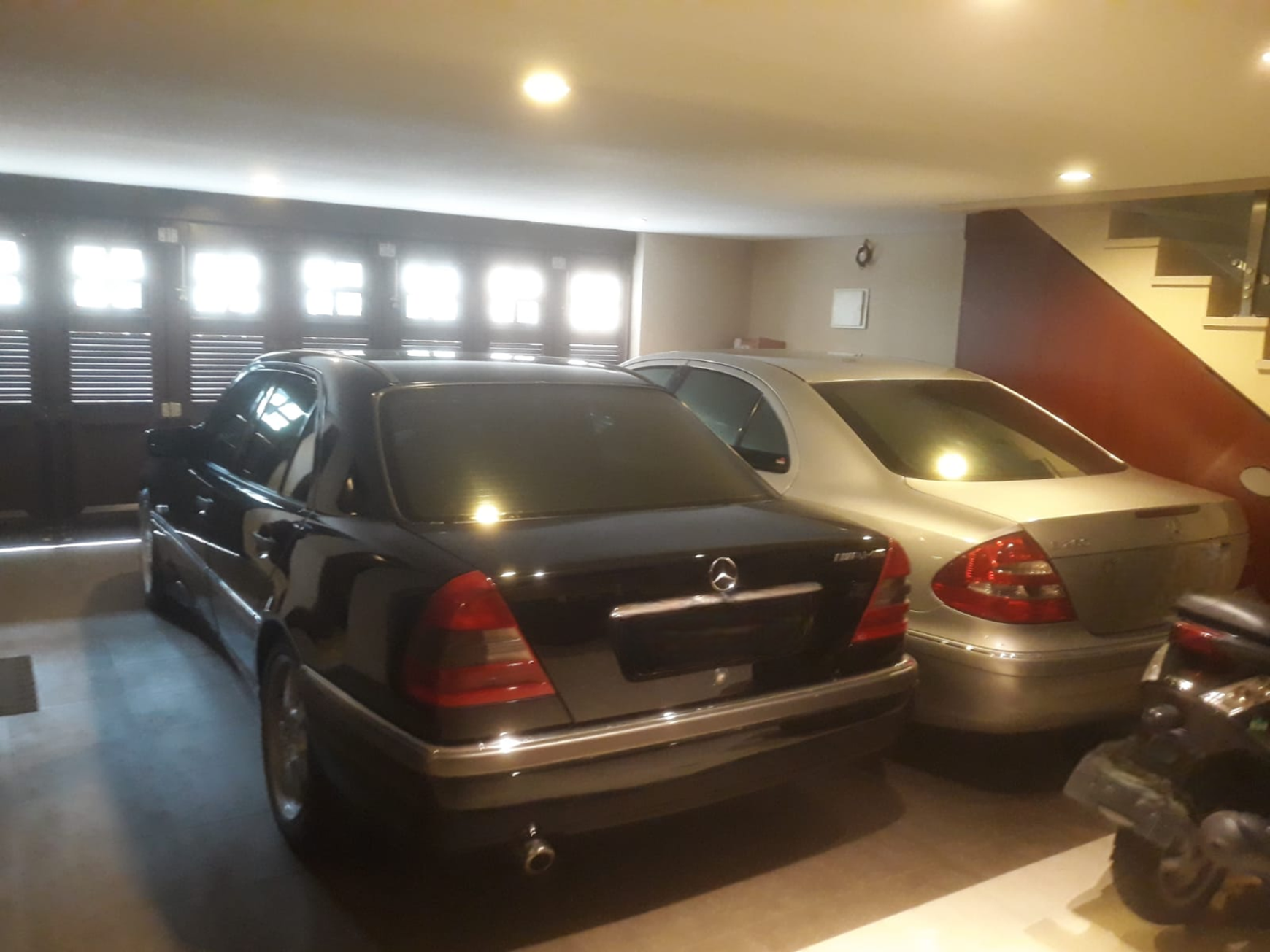Dijual Rumah Mewah 3 lantai dan siap huni di Pejaten.