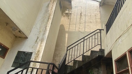 Rumah Lama Lokasi Sangat Strategis di Zona Komersial  daerah Pasar Minggu