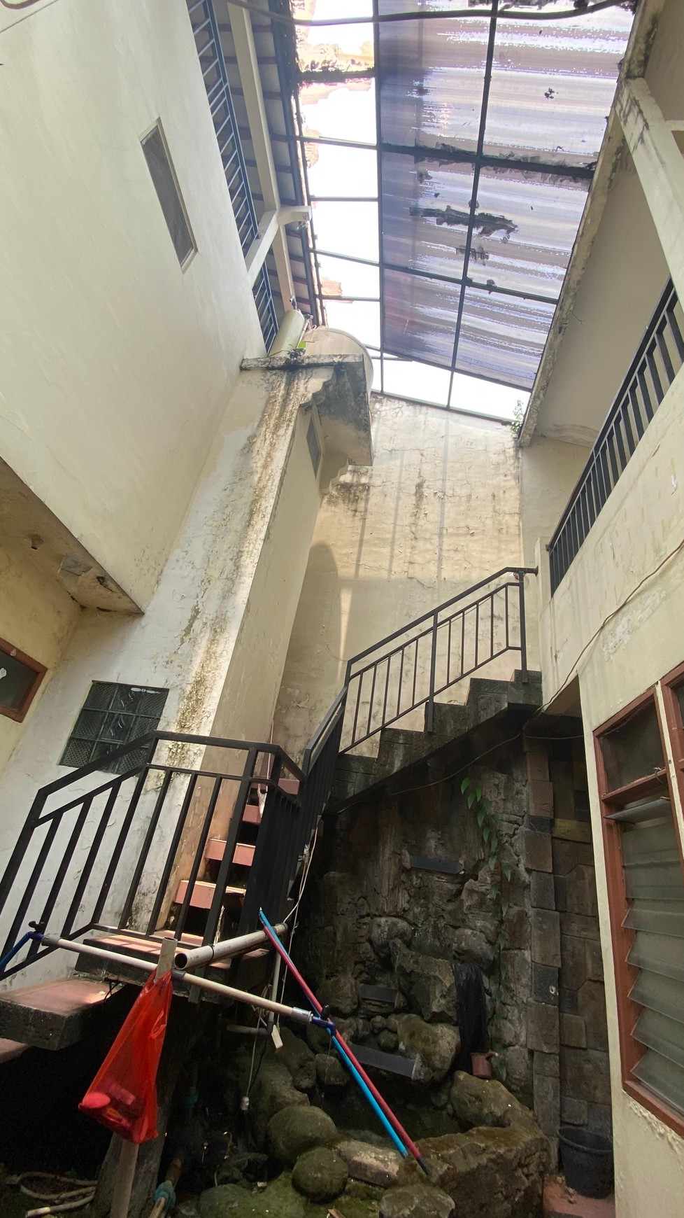 Rumah Lama Lokasi Sangat Strategis di Zona Komersial  daerah Pasar Minggu