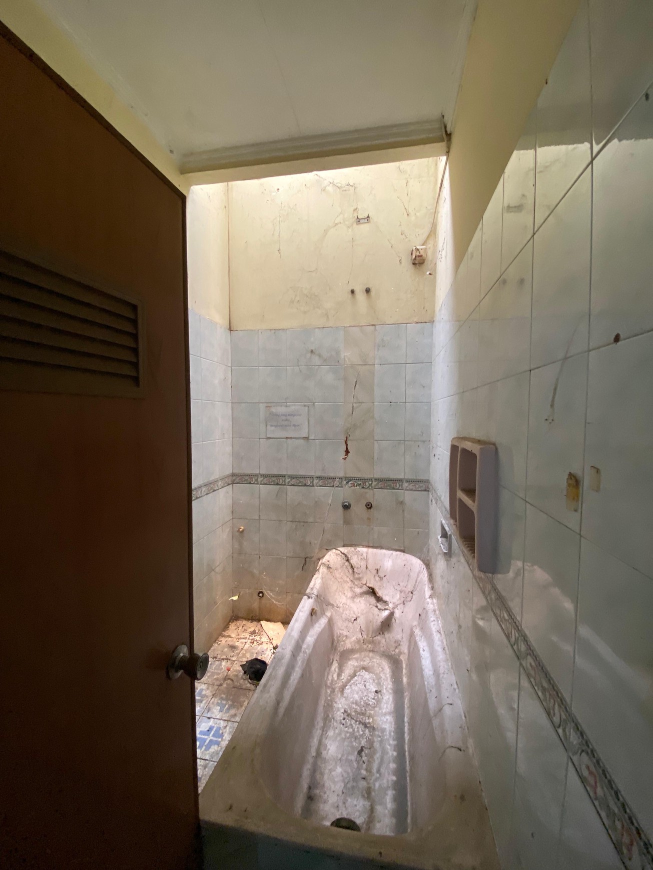 Rumah Lama Lokasi Sangat Strategis di Zona Komersial  daerah Pasar Minggu